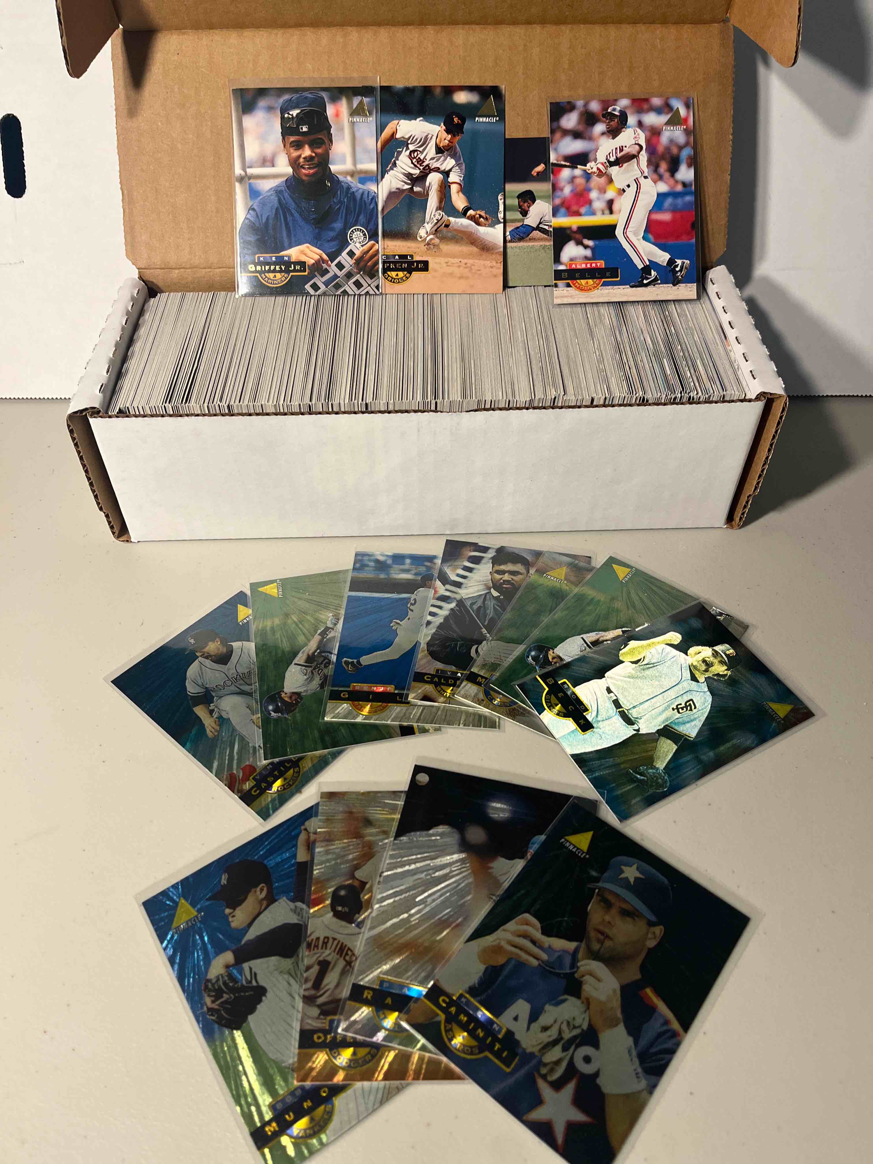 550ct. box 1994 Pinnacle Series One Baseball cards- Museum Collection Parallels, Ken Griffey Jr., HOFs, Rookies and Stars