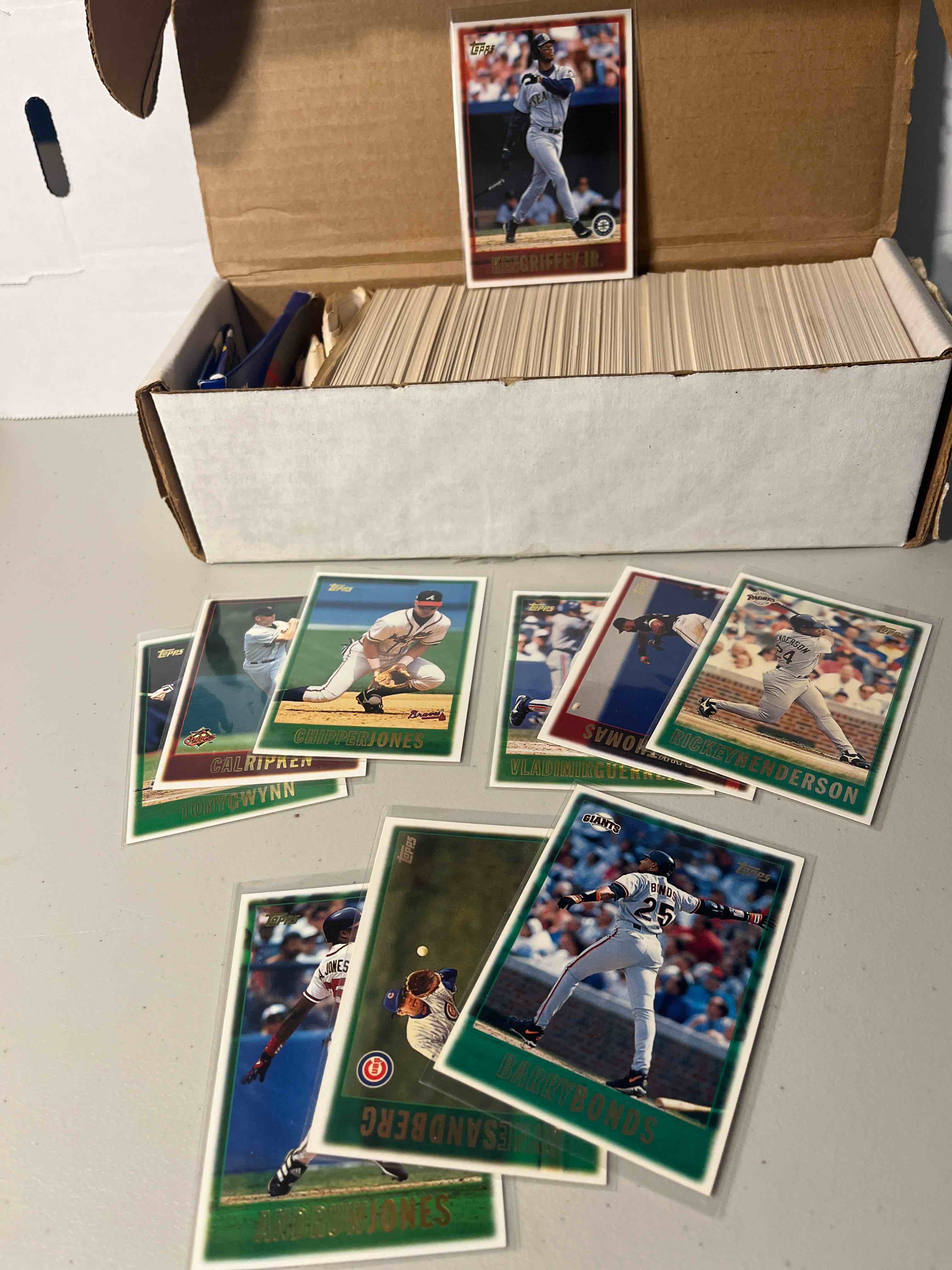 Box 1997 Topps Baseball Cards- Ken Griffey Jr.! All the Stars and HOFs! Near Complete Set
