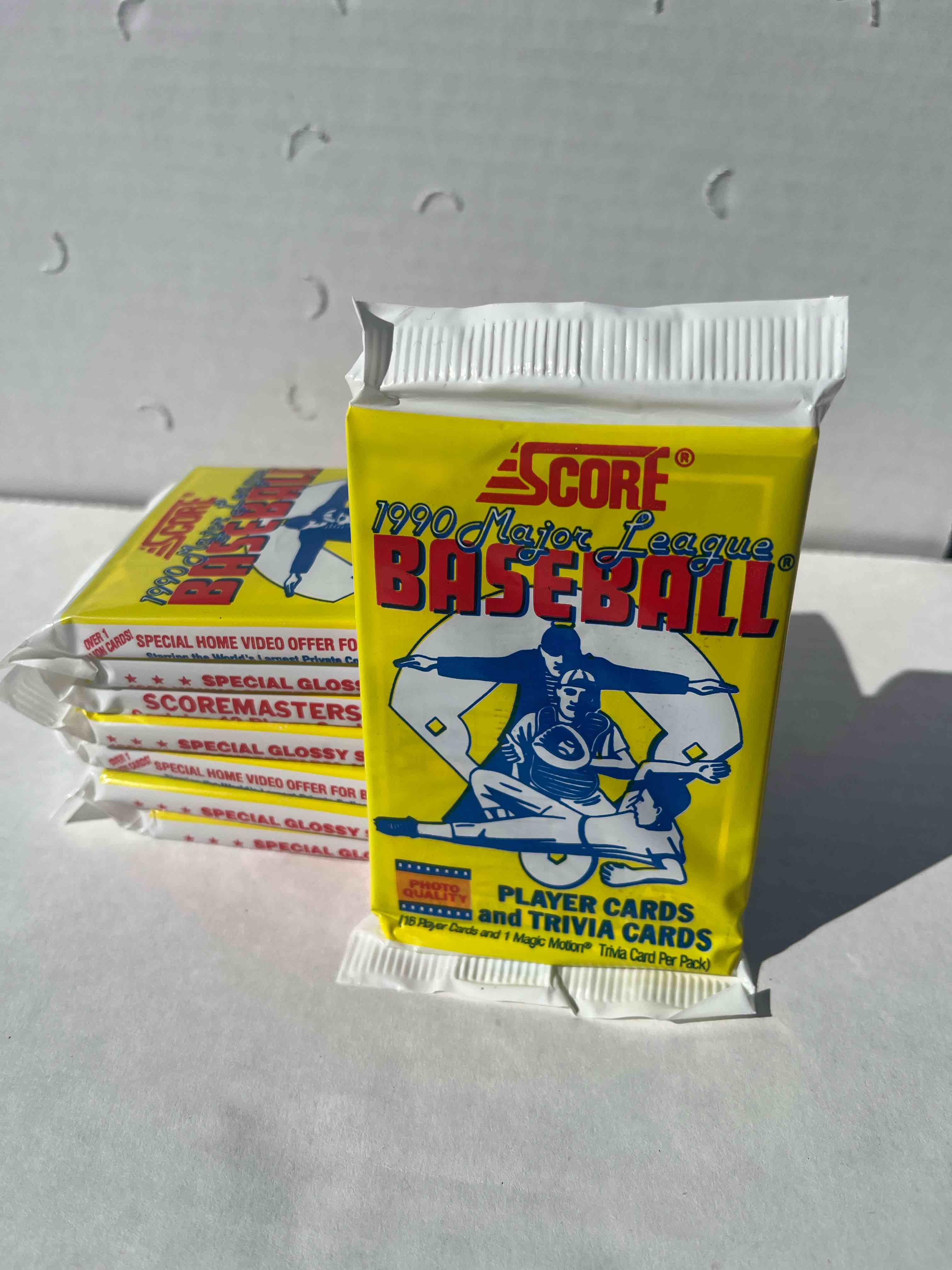 (8) sealed packs 1990 score baseball cards- look for the iconic bo jackson shoulder pads card and many more!
