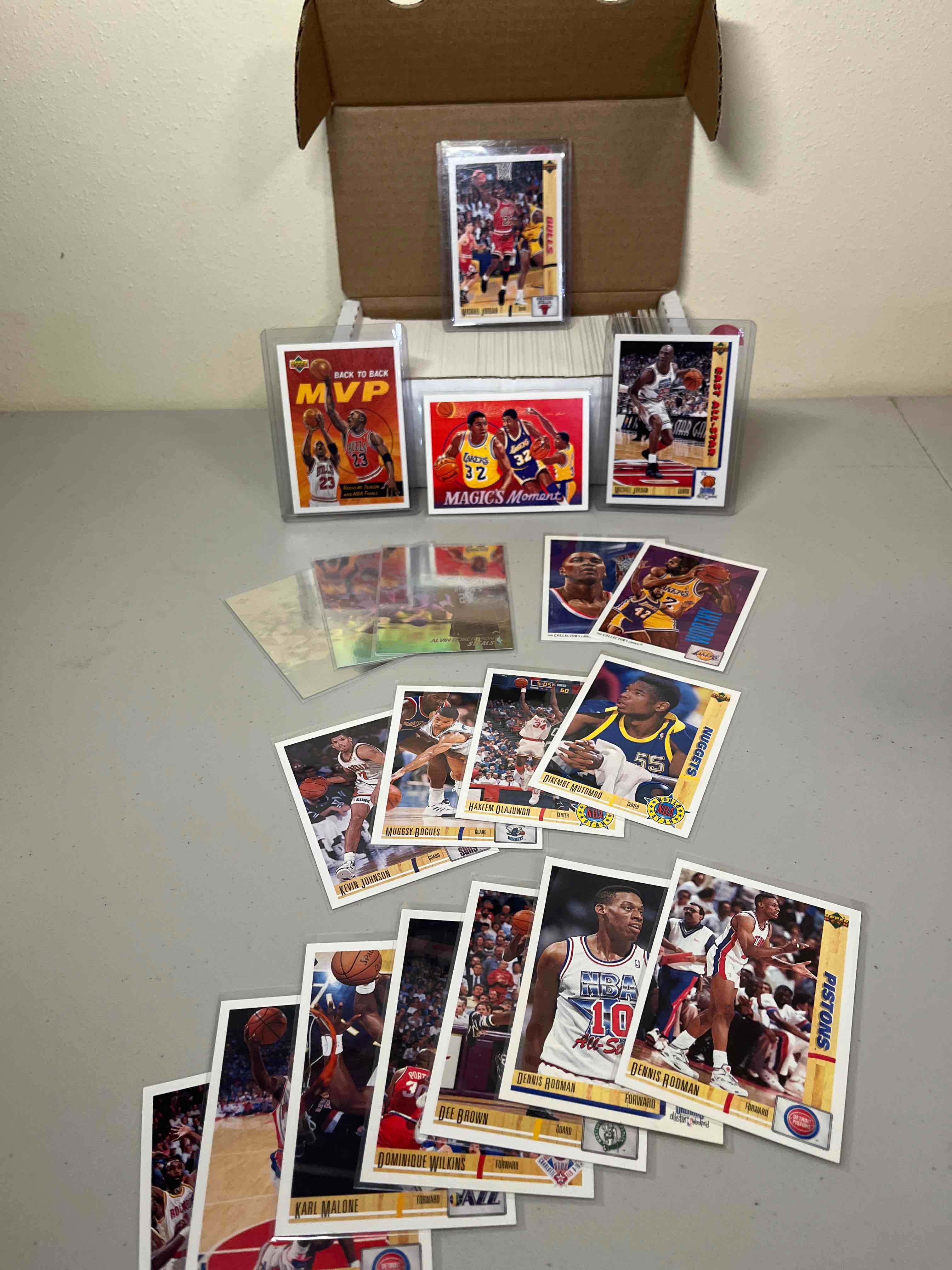 400ct. lot 1991-92 upper deck basketball cards- michael jordan base, all-star, and mvp cards!! sleeved and toploaded! loads of stars and hofs! hologram inserts! ex+ condition