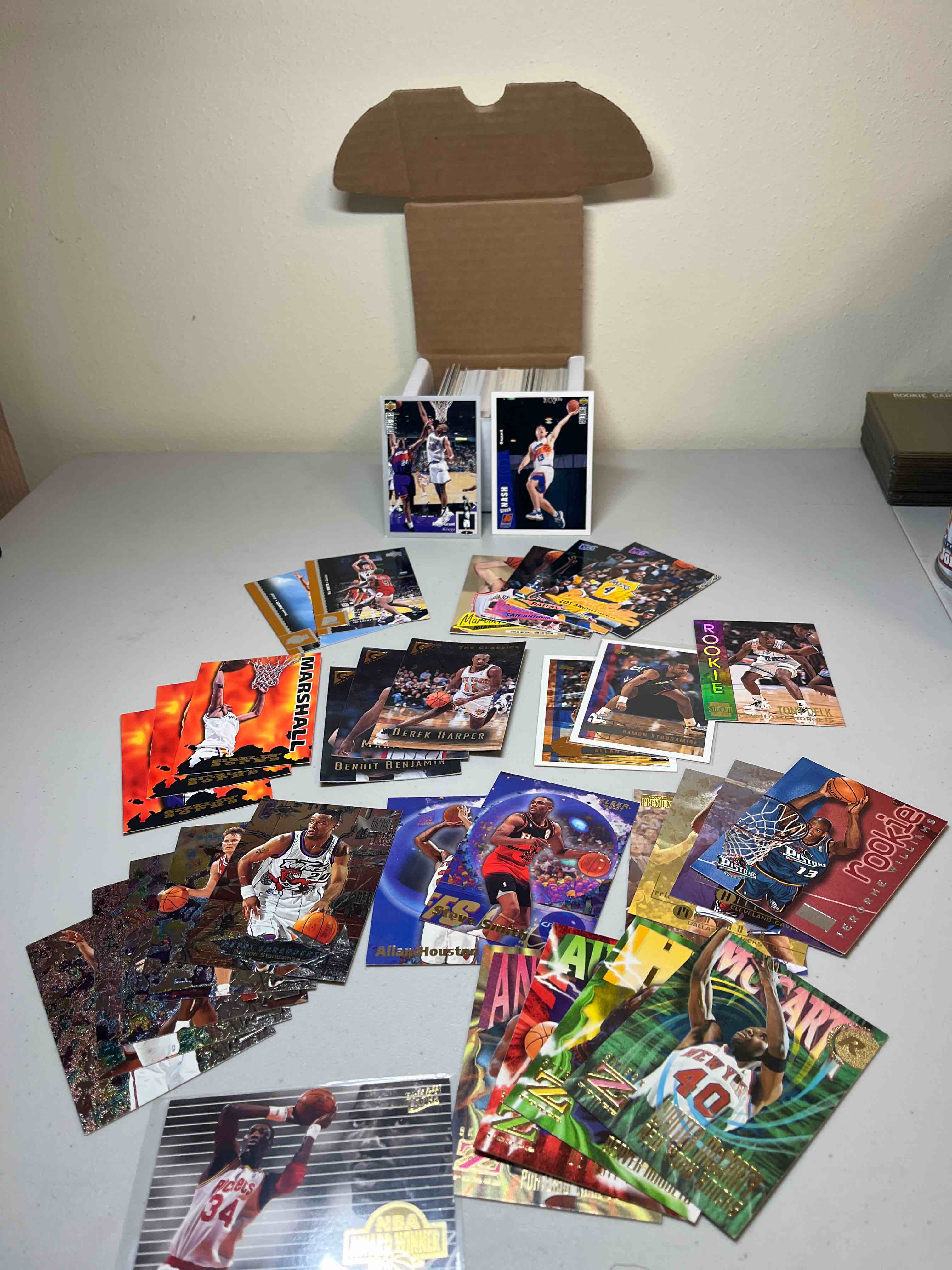 200ct. lot Mixed 90’s Basketball Cards- Fleer Metal! Fleer Ultra! Skybox Premium and Z-Force! Topps and Topps Gallery! Stadium Club! Steve Nash Rookie!