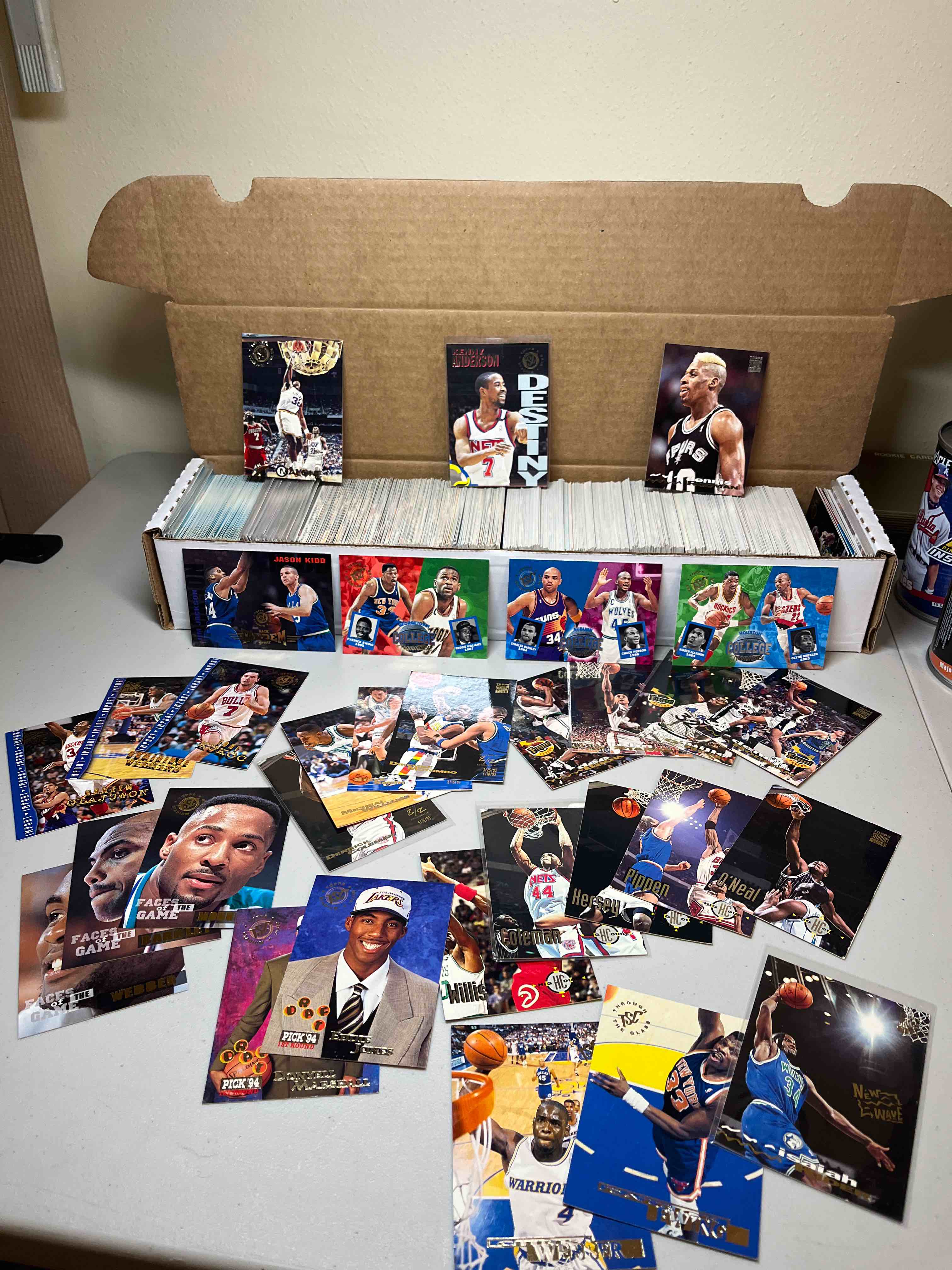 930ct. lot 1992 thru 1995 Topp Stadium Club Basketball Cards- So Many Stars and Rookies! Shaquille O’Neal, Charles Barkley, Dennis Rodman, Patrick Ewing! Nearly 1000 Cards!