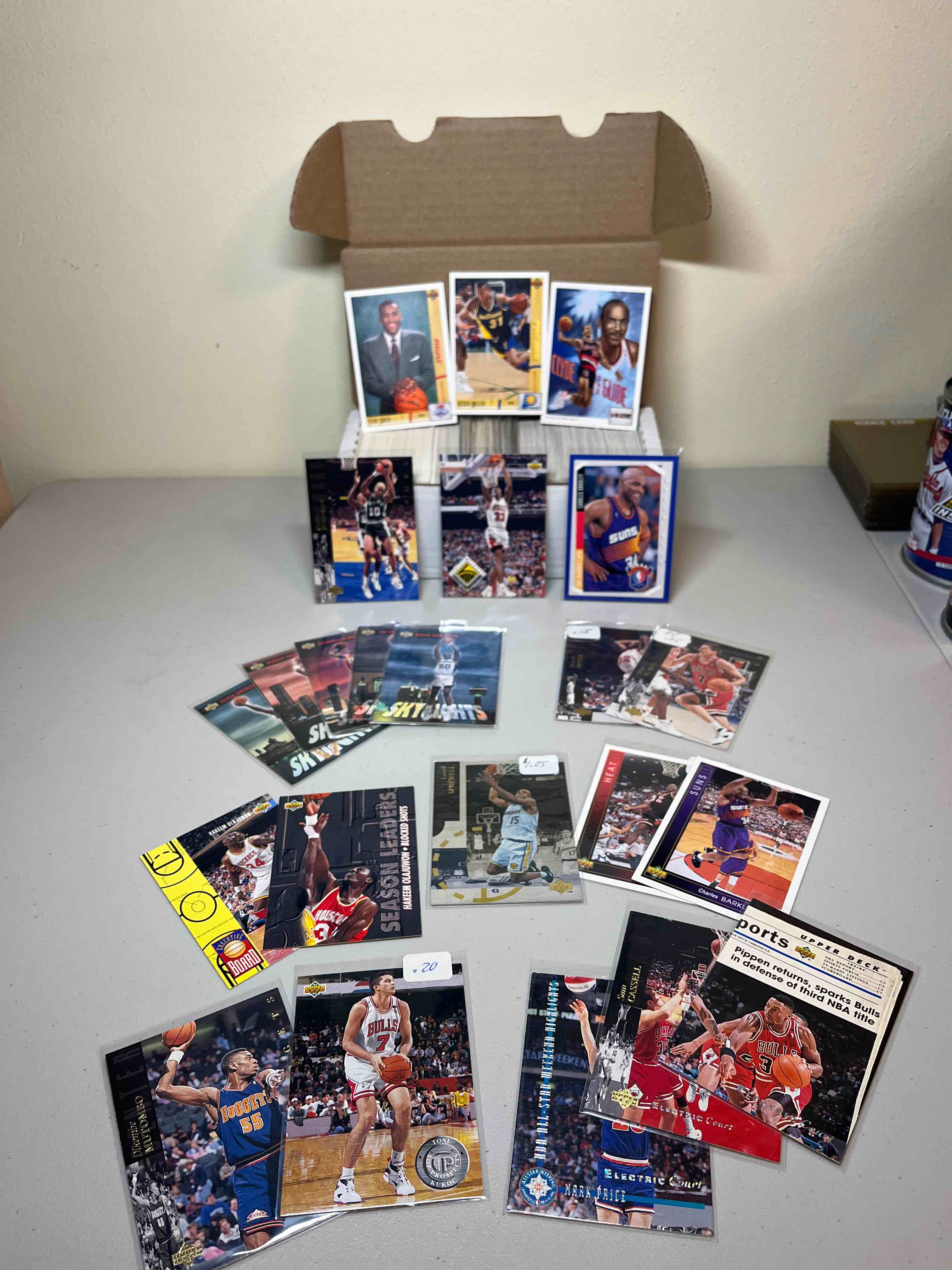 400ct. lot 1992-1994 Upper Deck and Upper Deck Special Edition Basketball Cards- Electric Court Parallels! Lots of Stars and HOFs! All in Great Condition!