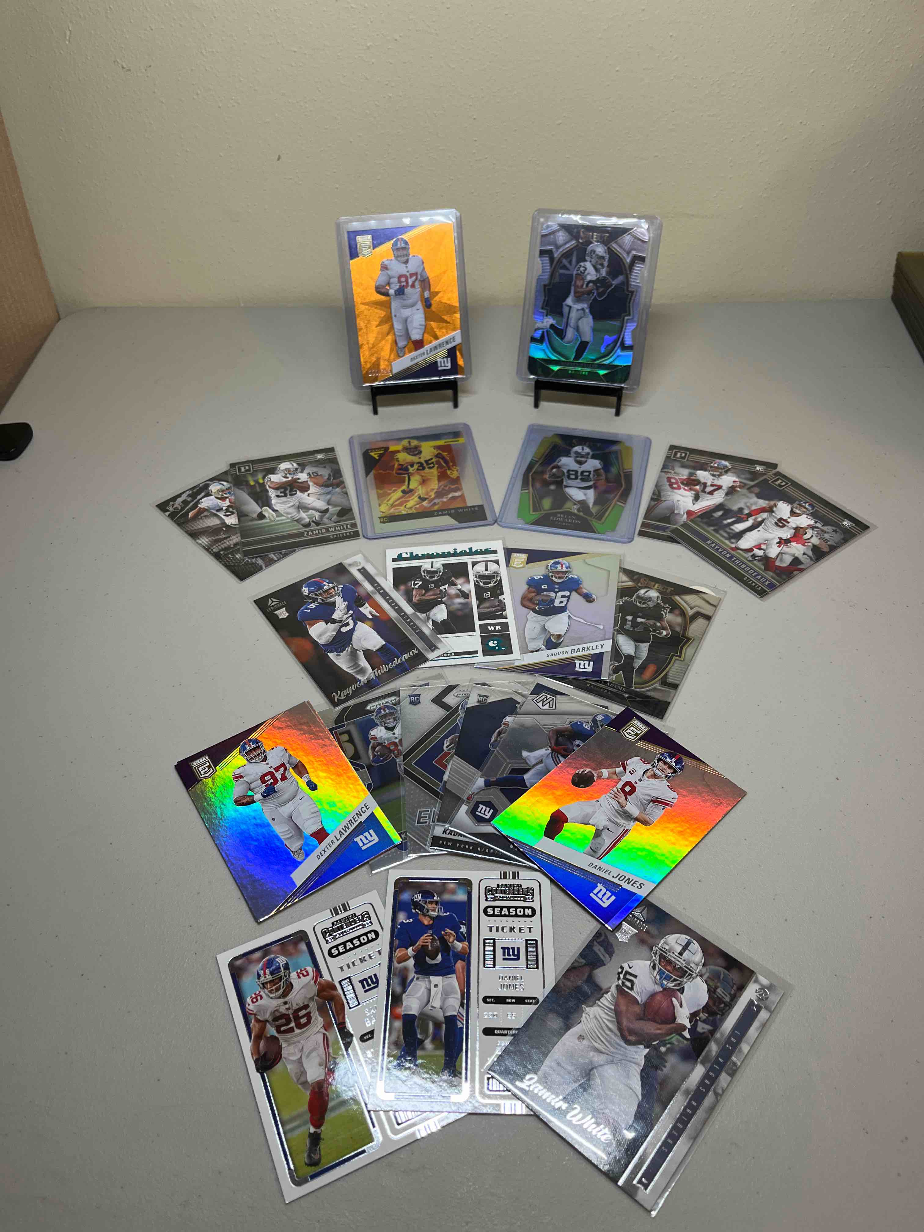 20+ card Modern Football Lot- Panini Prizm, Select, & Contenders- Donruss Elite- Numbered Short Prints! Zamir White Silver Prizm Rookie! Die-cut Premier and Concourse Level Cards!