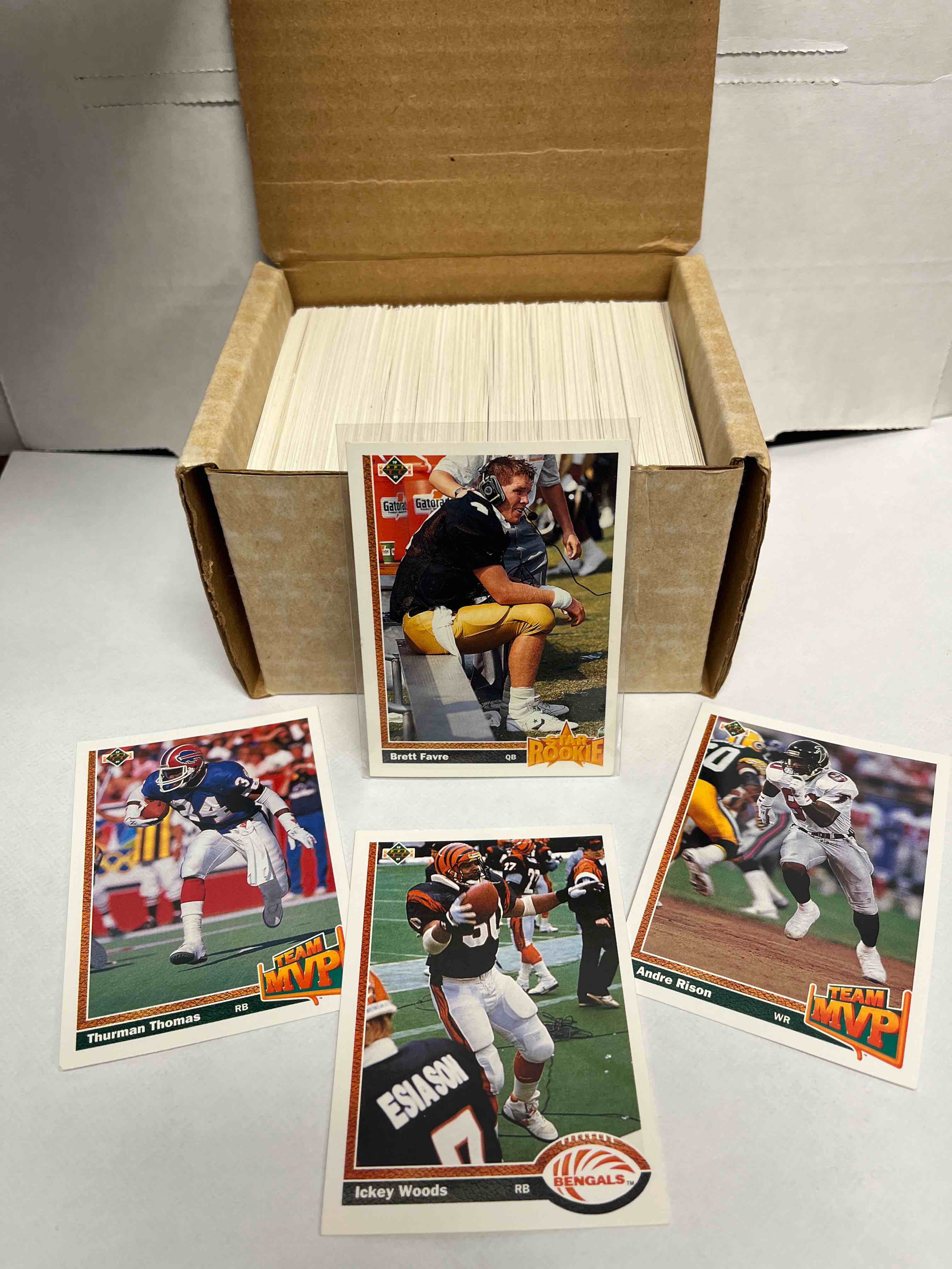 300ct. lot of 1991 Upper Deck Football cards- Brett Favre Rookie card!! Find other Rookies, Stars, and HOFs!