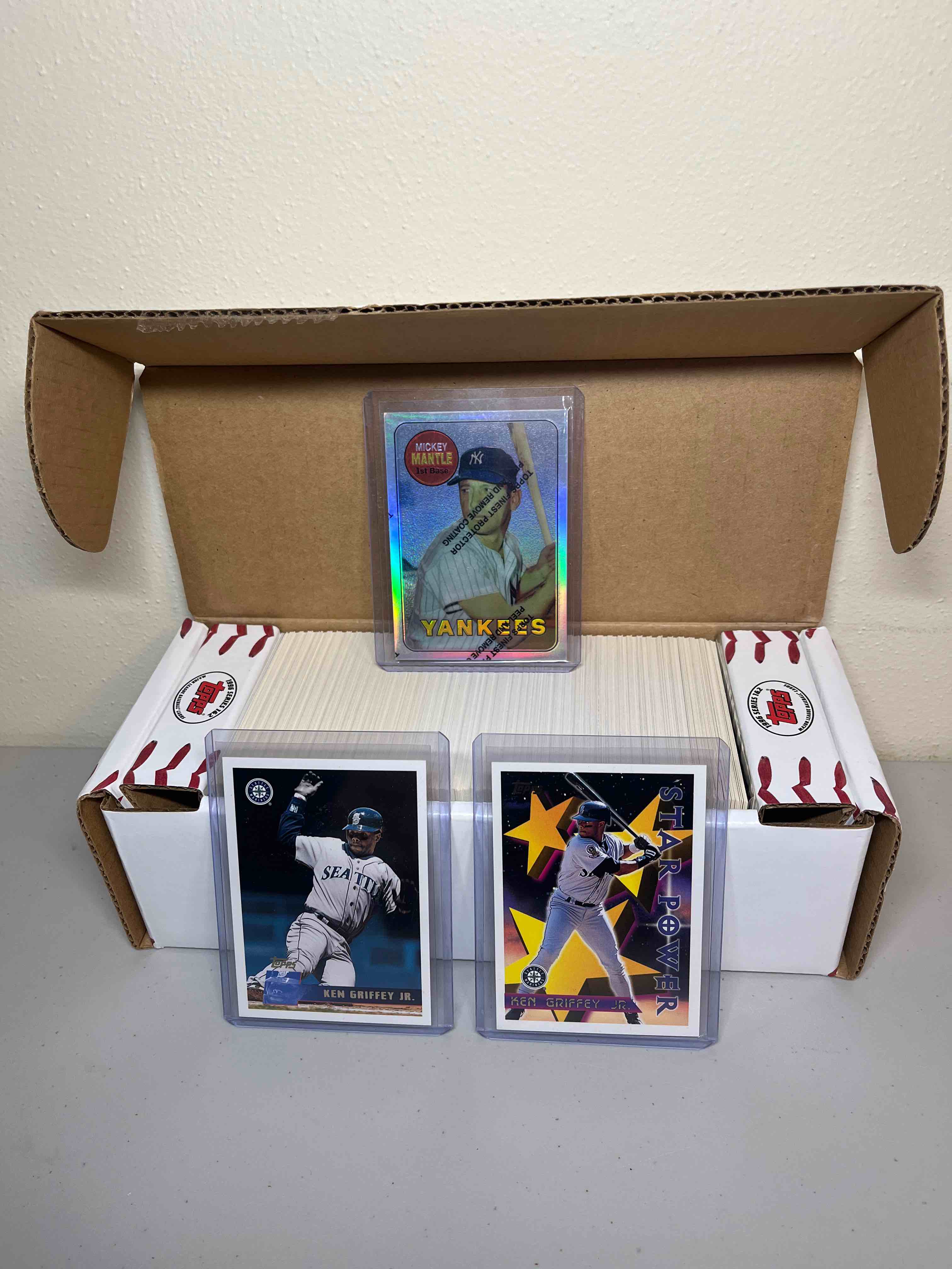 1996 Topps Baseball Set! 440 Cards! Ken Griffey Jr.! Includes Mickey Mantle Topps Finest Commemorative Refractor!! Wow! 