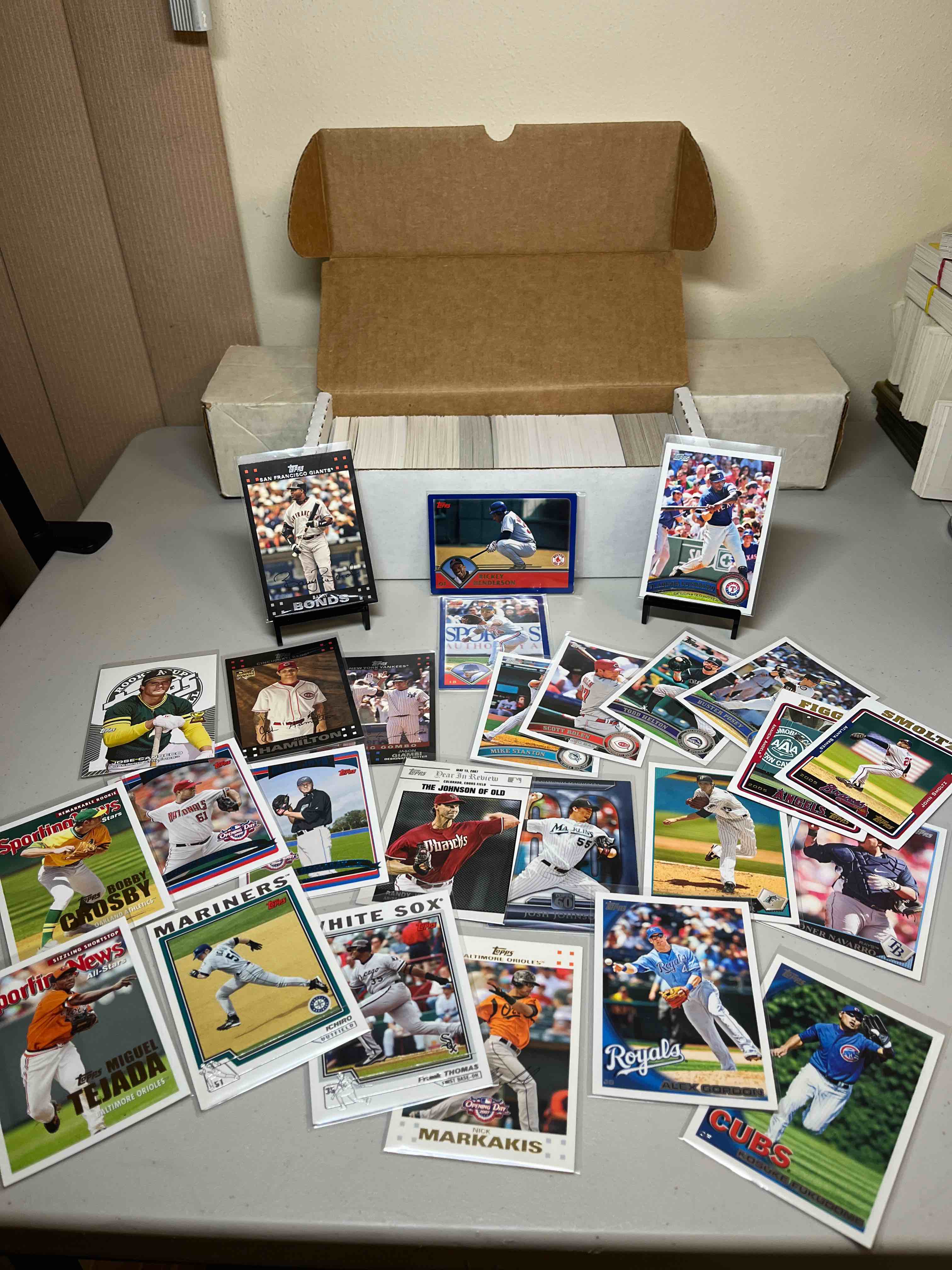 500ct. lot 2000’s Topps Baseball Cards- 2003 through 2010 Topps!! Wow! Barry Bonds, Rickey Henderson, Vladdy & Ichiro!! Check out this lot!