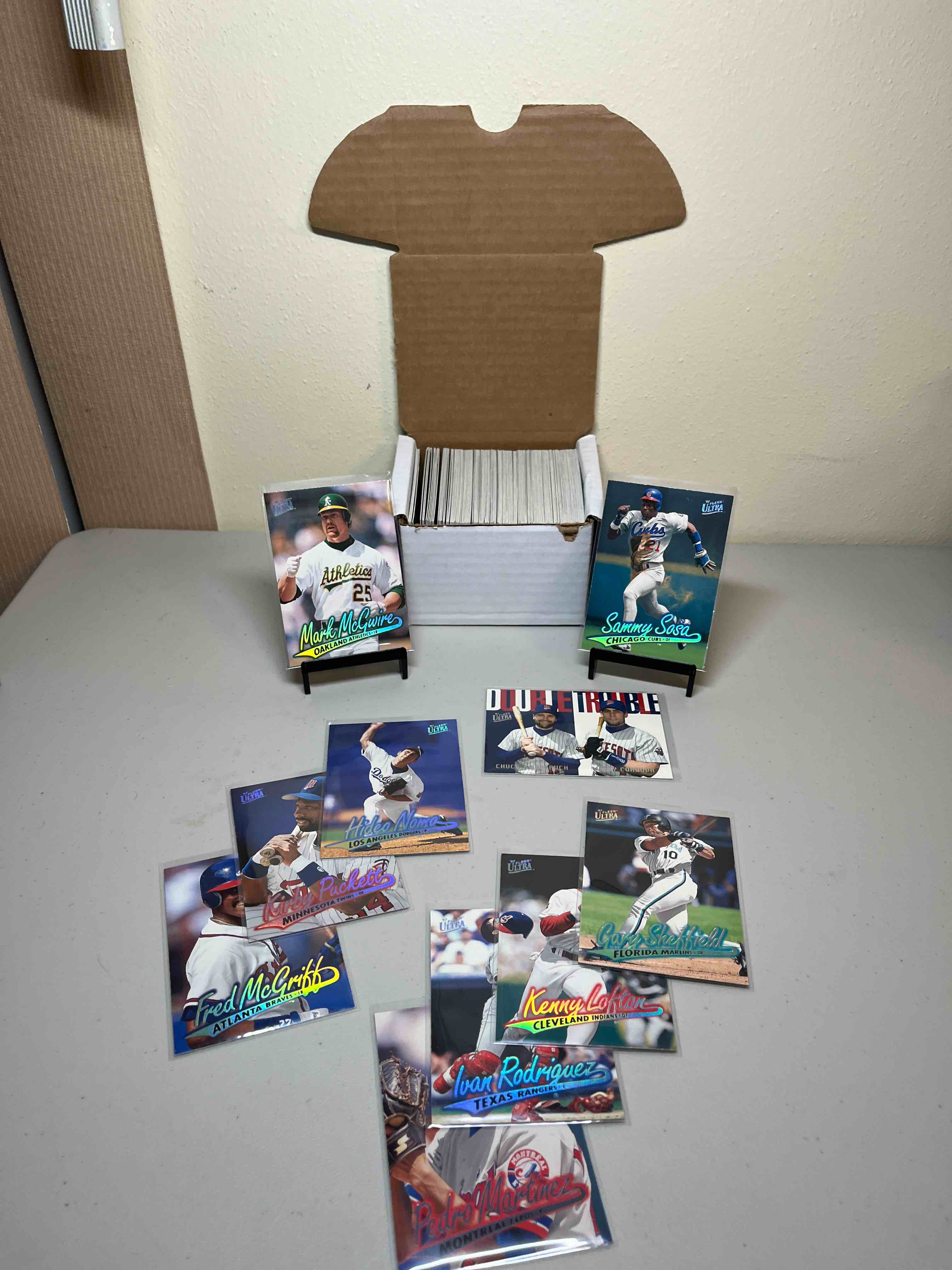 200ct. box 1997 Fleer Ultra Baseball Cards- Superstars Mark McGwire & Sammy Sosa!! Rookies, Insert Sets, and HOFs!!