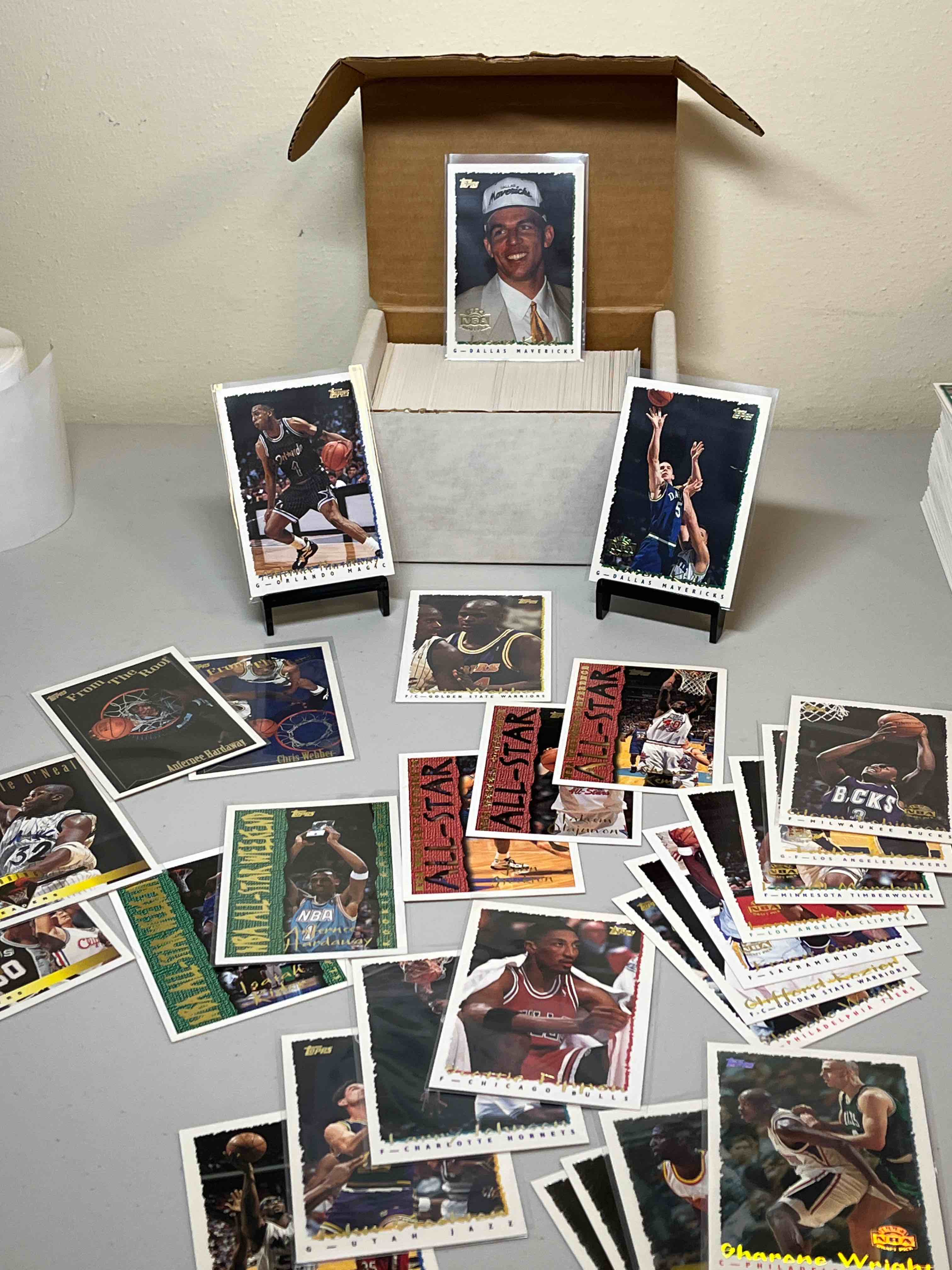 300ct. lot 1994-95 Topps Basketball Cards- Jason Kidd Rookies! Anfernee Hardaway and Chris Webber!! Shaq & The Admiral! All-Star Cards and Spectra Light Parallels!! 