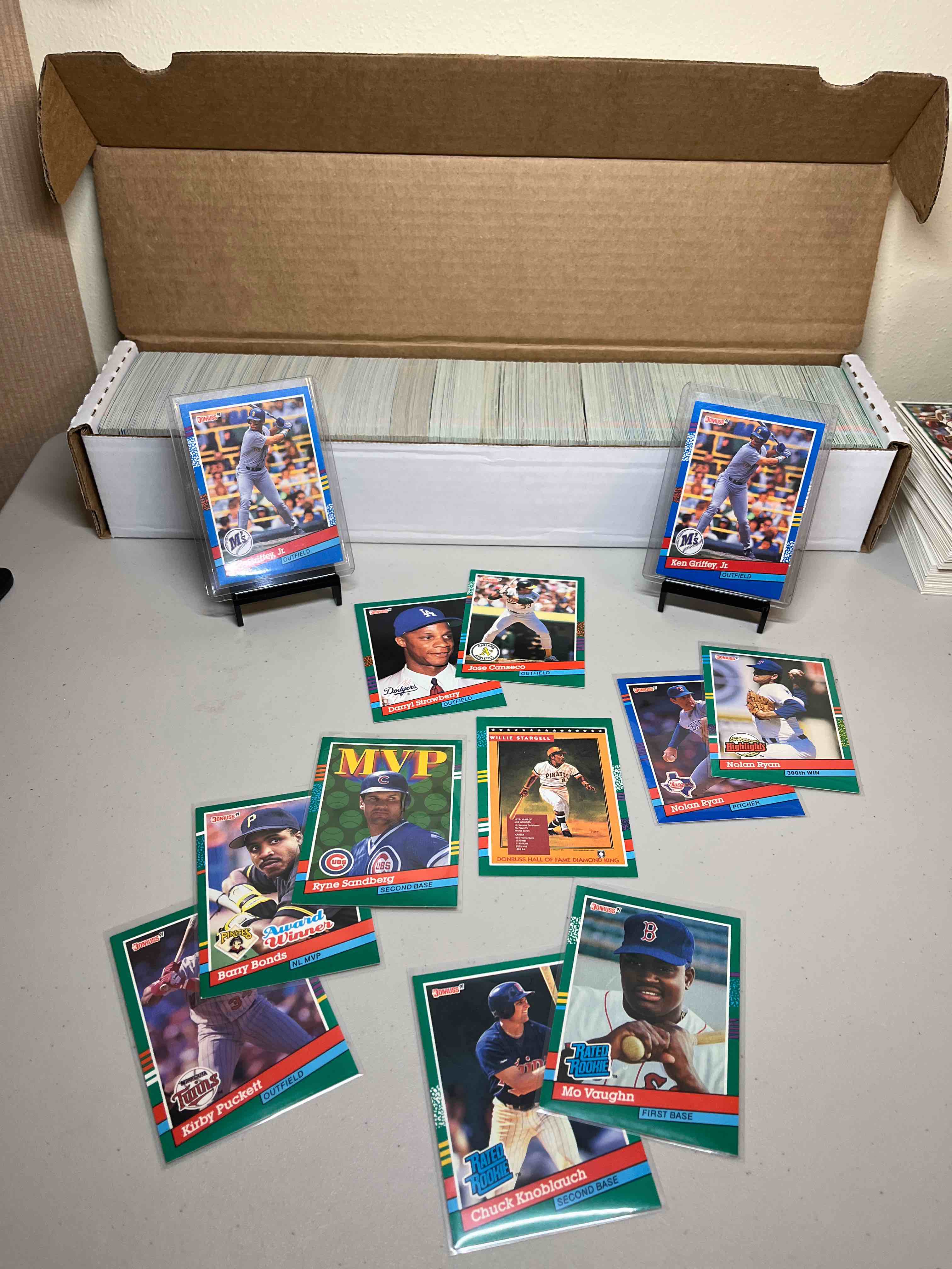 930ct. lot 1991 Donruss Baseball Cards- Ken Griffey Jr. 3rd Year Base Card and Corrected Error “no dot after INC” Card!! Rated Rookies! Stars and HOFs!!