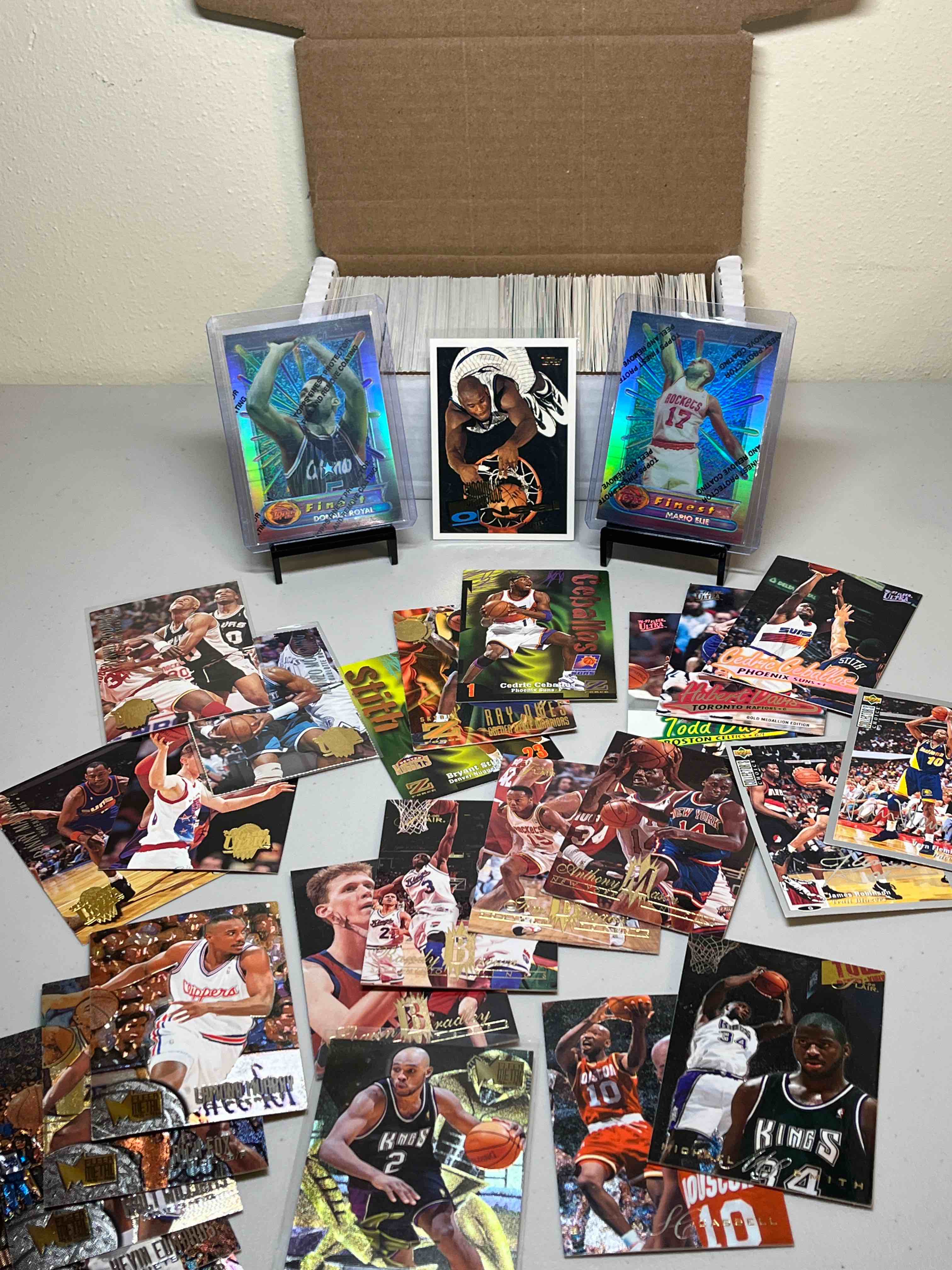 400ct. box Mixed 90’s Basketball Cards- Flair, Fleer Metal, Fleer Ultra, Skybox Z-Force, and Topps Finest! Finest Refractors!! Metal Cyber Metal! Ultra Gold Medallion!! Shaquille O’Neal!! Nice Lot!