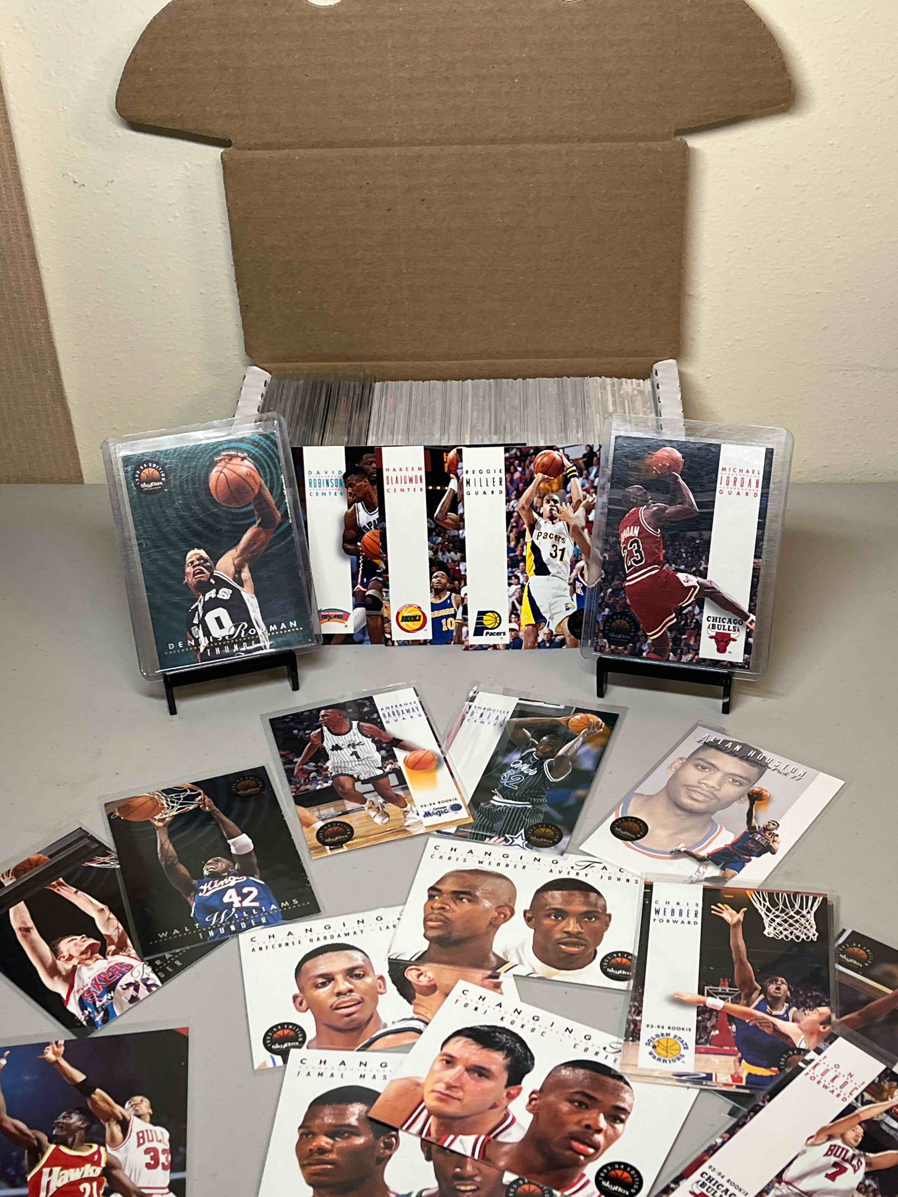 400ct. lot 1993-94 Skybox Basketball Cards- Michael Jordan & Shaquille O’Neal! Anfernee Hardaway & Chris Webber Rookies!! Dennis Rodman/David Robinson Thunder & Lightning Insert!! So many star-filled subsets! 