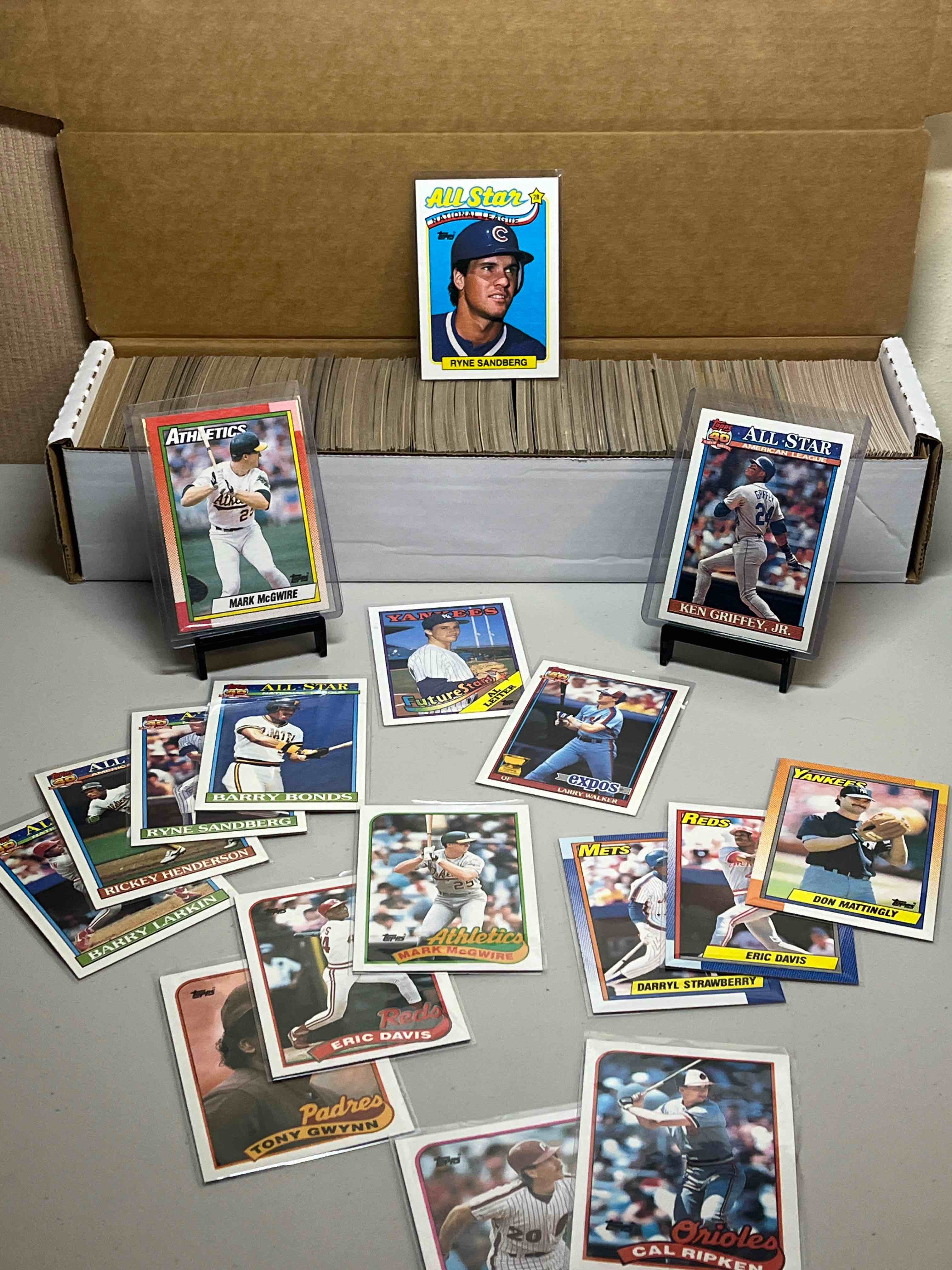 800ct. box 1988 to 1991 Topps Baseball Cards! Mark McGwire & Ken Griffey Jr!! Larry Walker Rookie Cup! All in great condition- straight from sealed packs!!