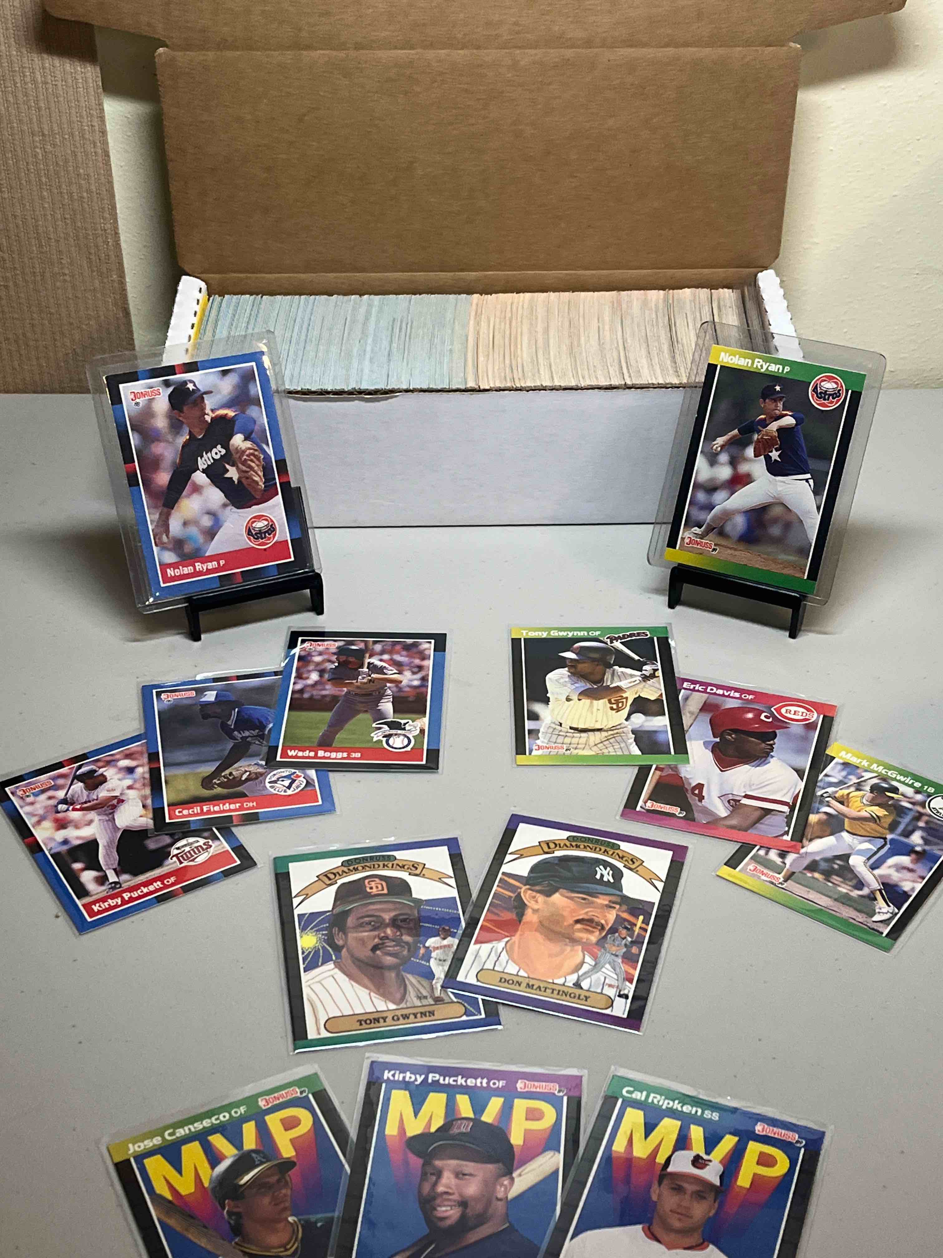 600ct. box 1988 & 1989 Donruss Baseball Cards! Nolan Ryan & Bo Jackson! Cards are fresh from sealed packs! Awesome Cards!