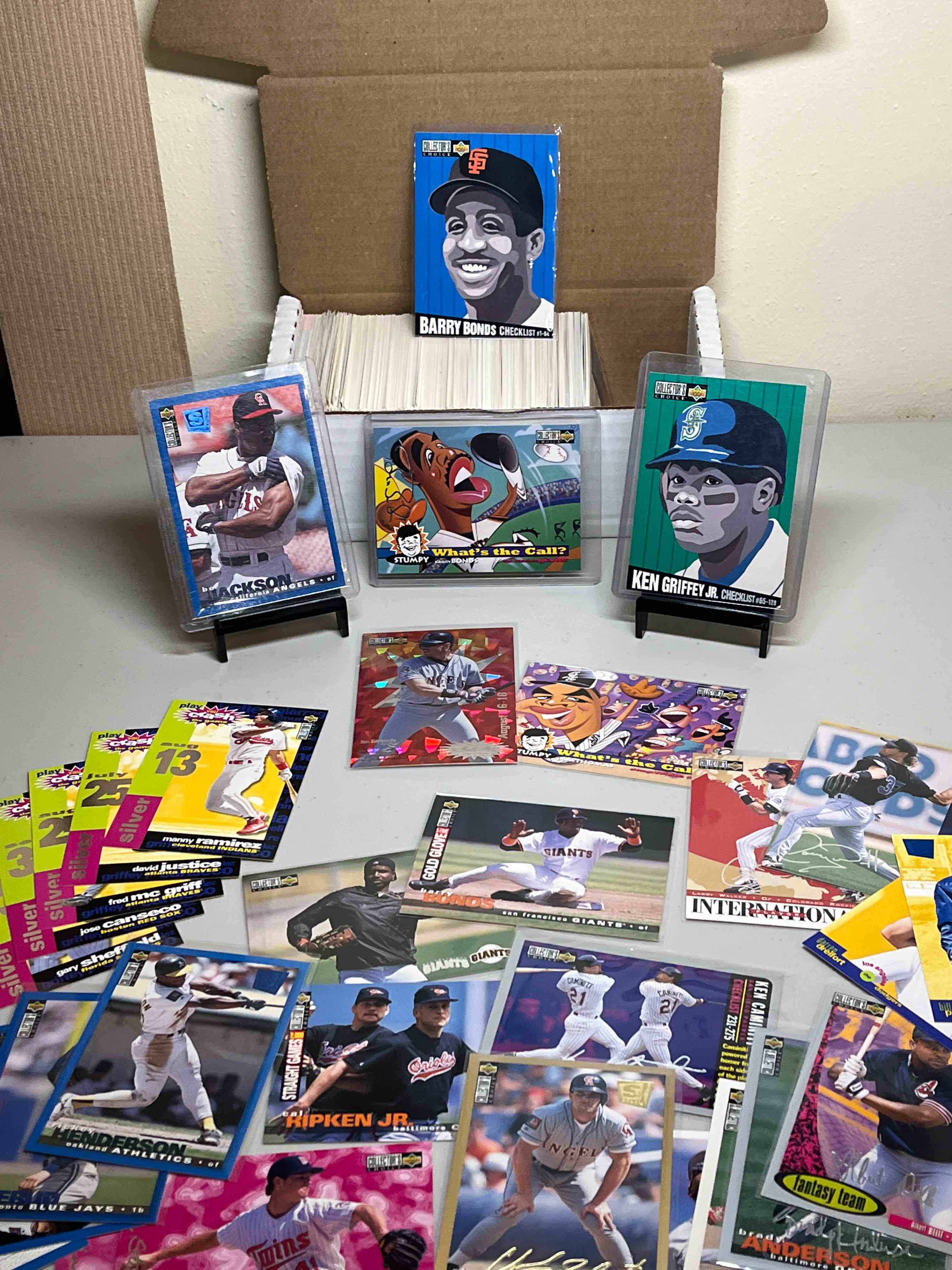 400ct. box 1994 to 1996 Upper Deck Collectors Choice Baseball Cards! Ken Griffey Jr, Barry Bonds Silver Signature Stumpy and Bo Jackson Blue Foil Special Edition Cards!! So may Special Editions, Silver Signature, and Gold Signature Cards!!