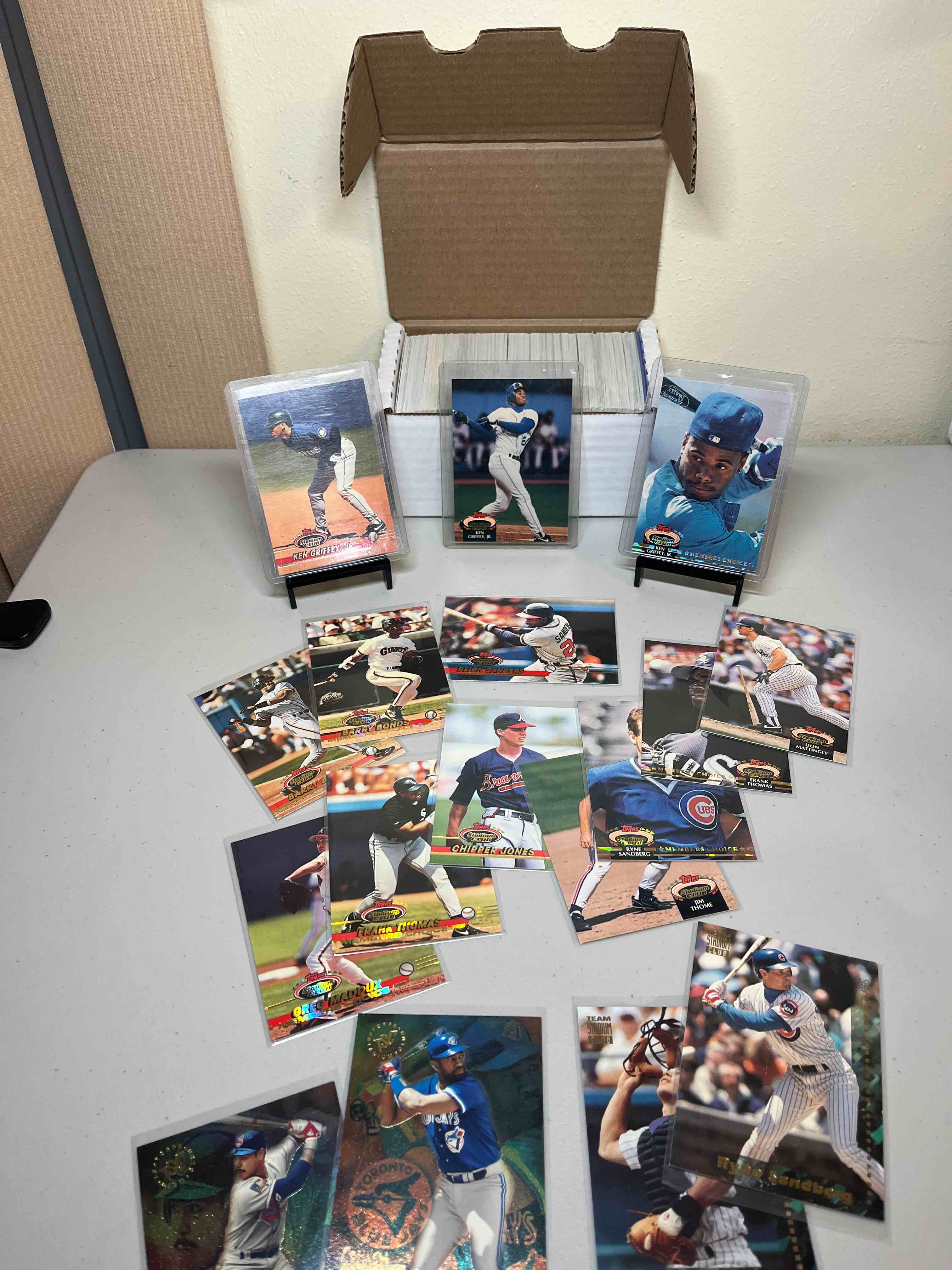 300ct. box 1992 to 1996 Topps Stadium Club Baseball Cards! Ken Griffey Jr. Members Choice!! Insert Cards! Frank Thomas, Ryne Sandberg RIP, Chipper Jones, and more!