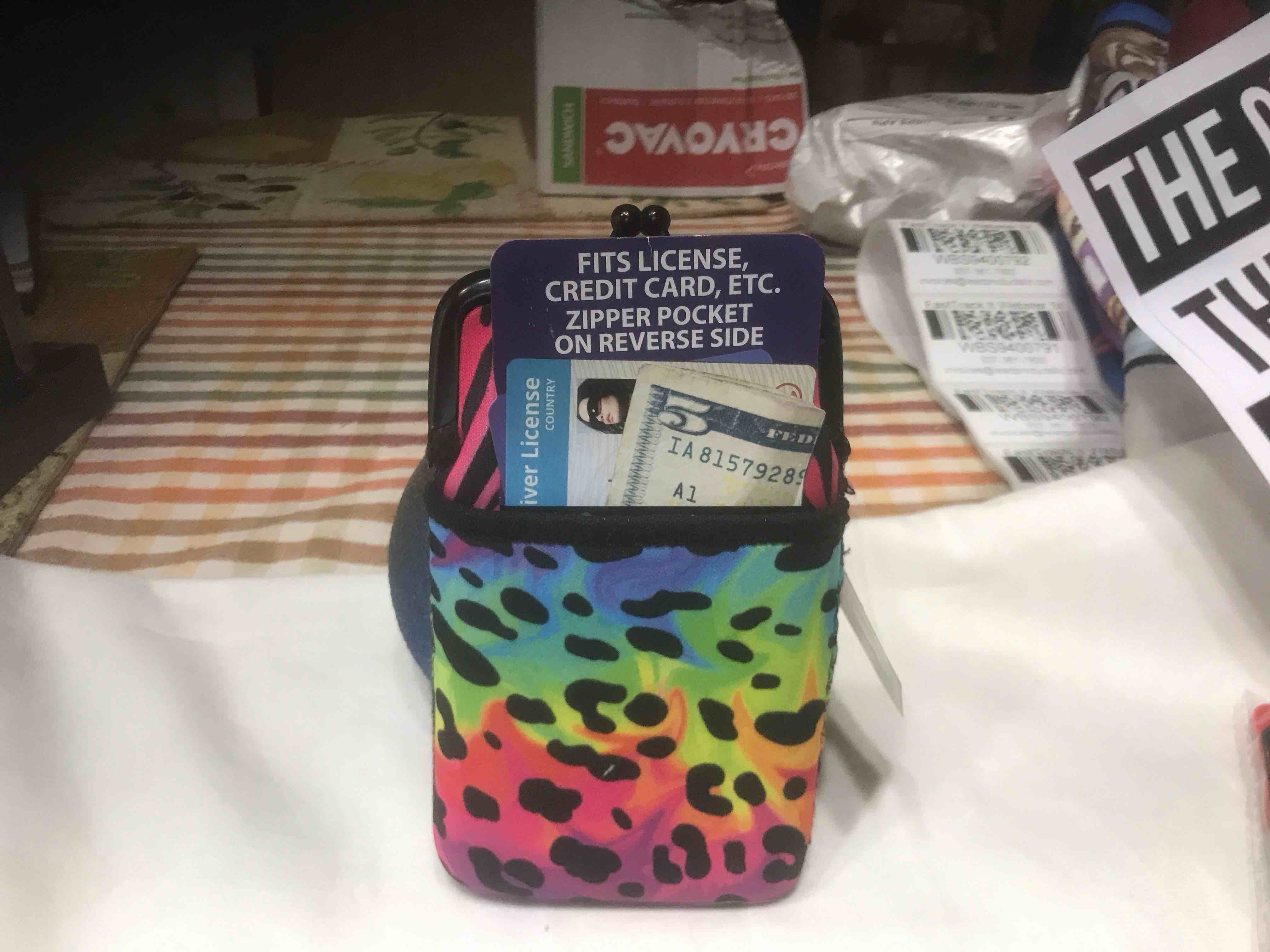 Condition photo showing New/Like New for Cigarette pouch fits credit card license zipper pocket 