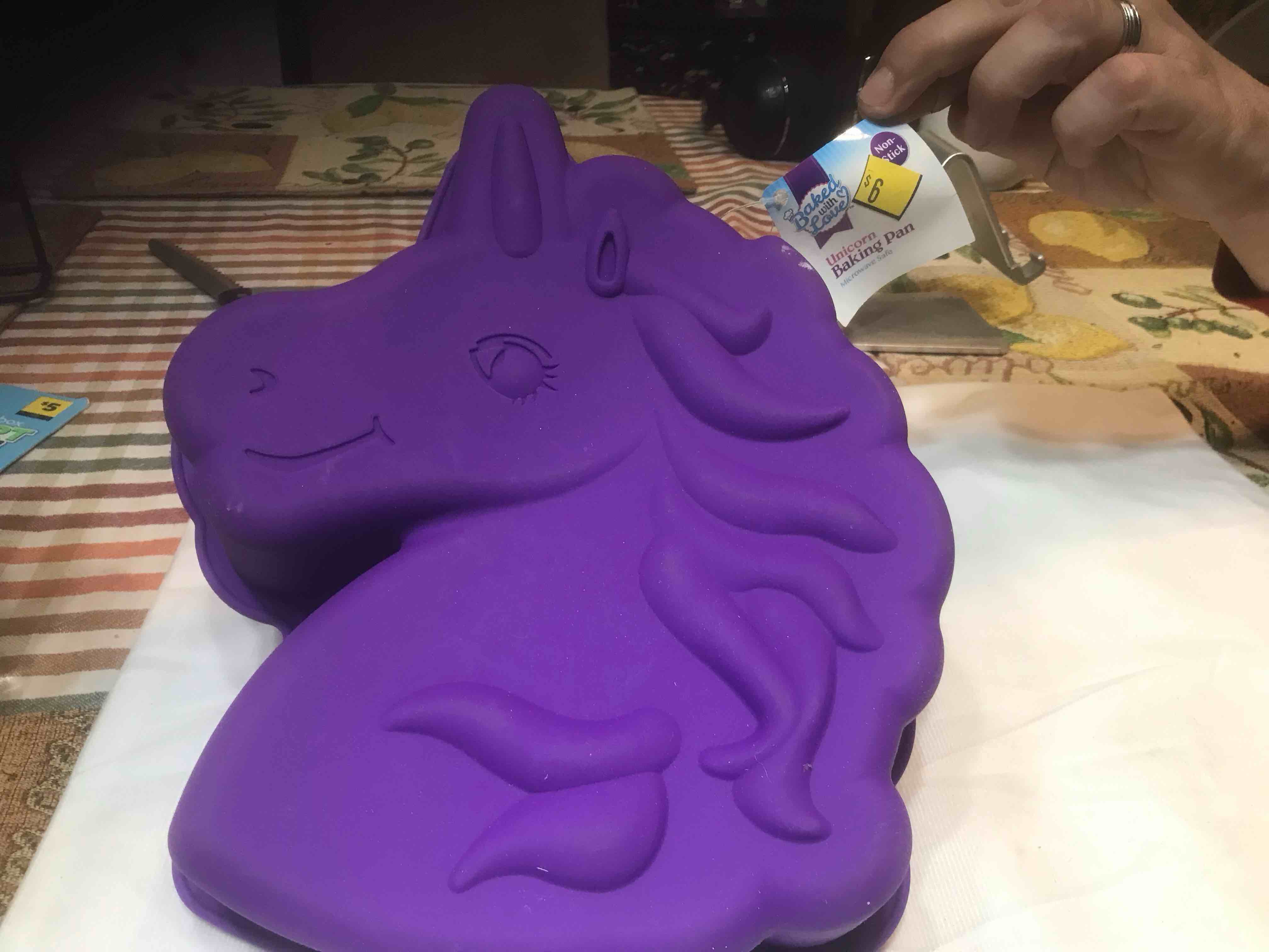 Condition photo showing New/Like New for unicornsilicone, baking pan