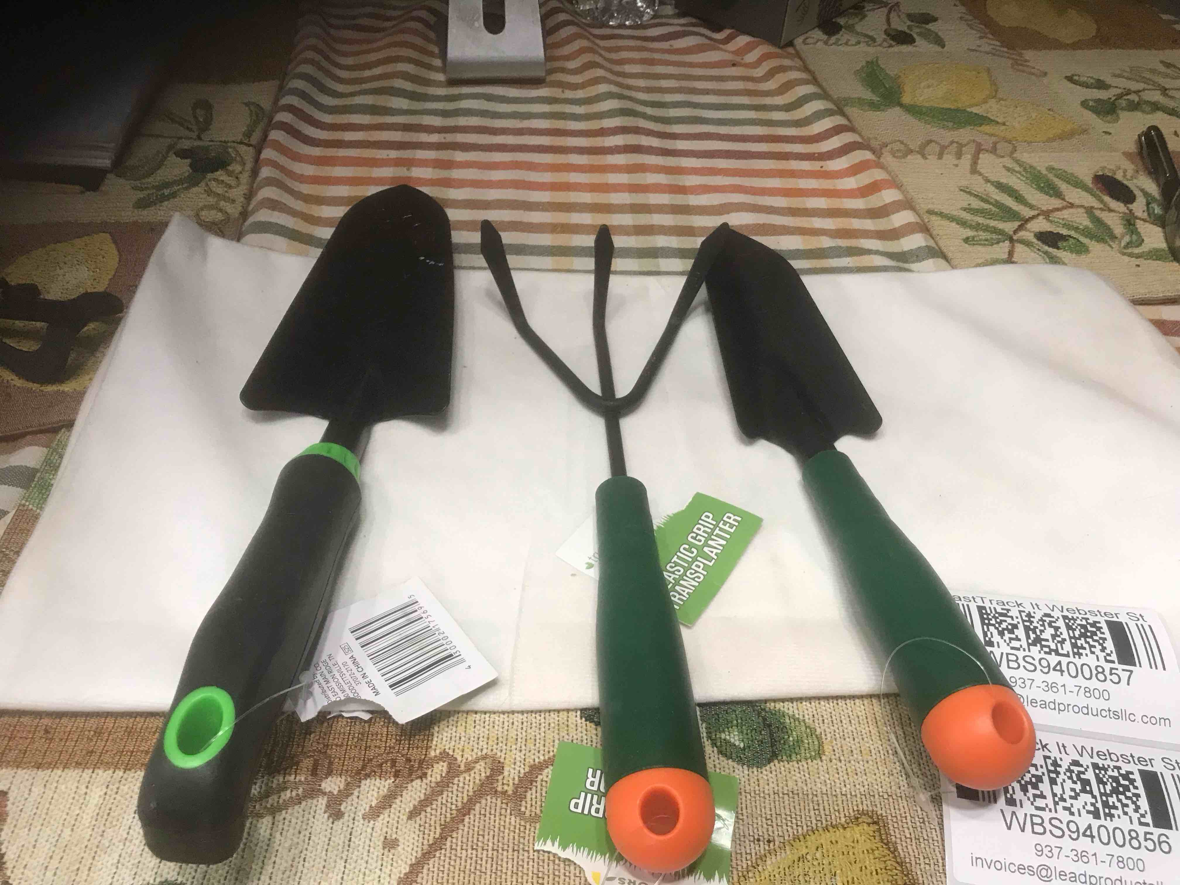 Condition photo showing New/Like New for gardening tools