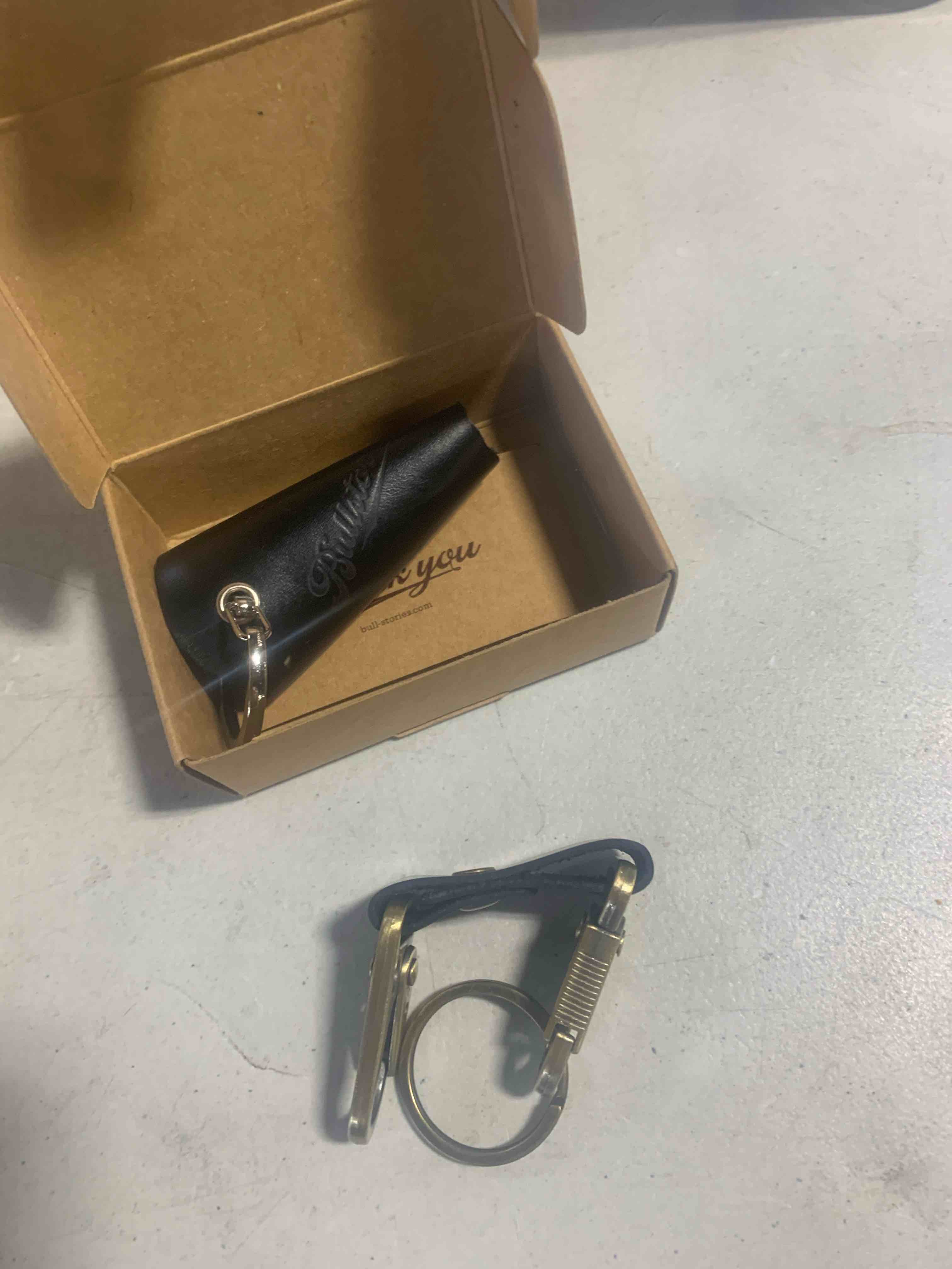 BullStories Full Grain Leather Car Keychain, Universal Key Fob Keychain, Leather Key Chain Holder fo