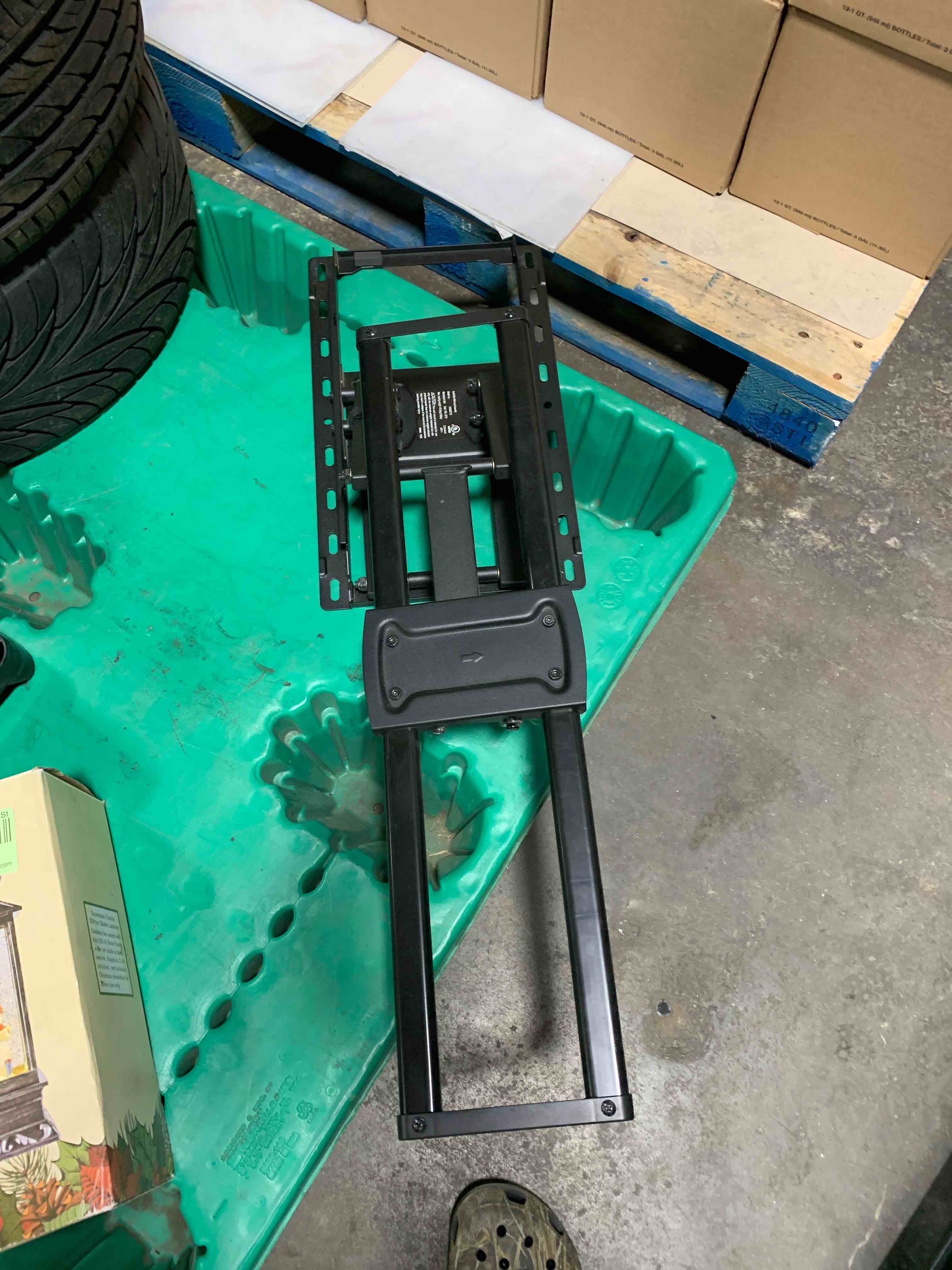 Condition photo showing Good Condition for TV Mount 