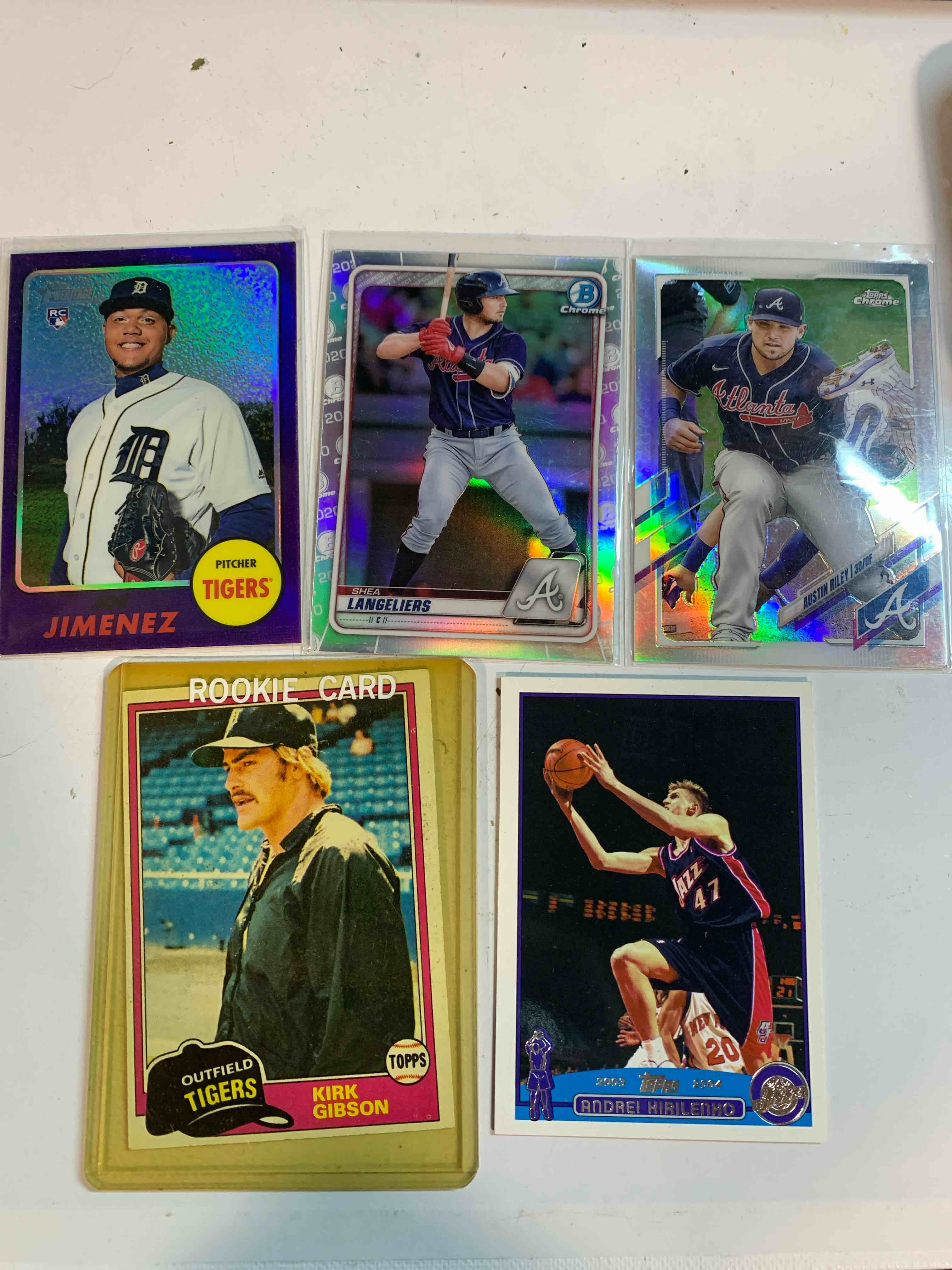 Condition photo showing Good Condition for Sport Card Lot 