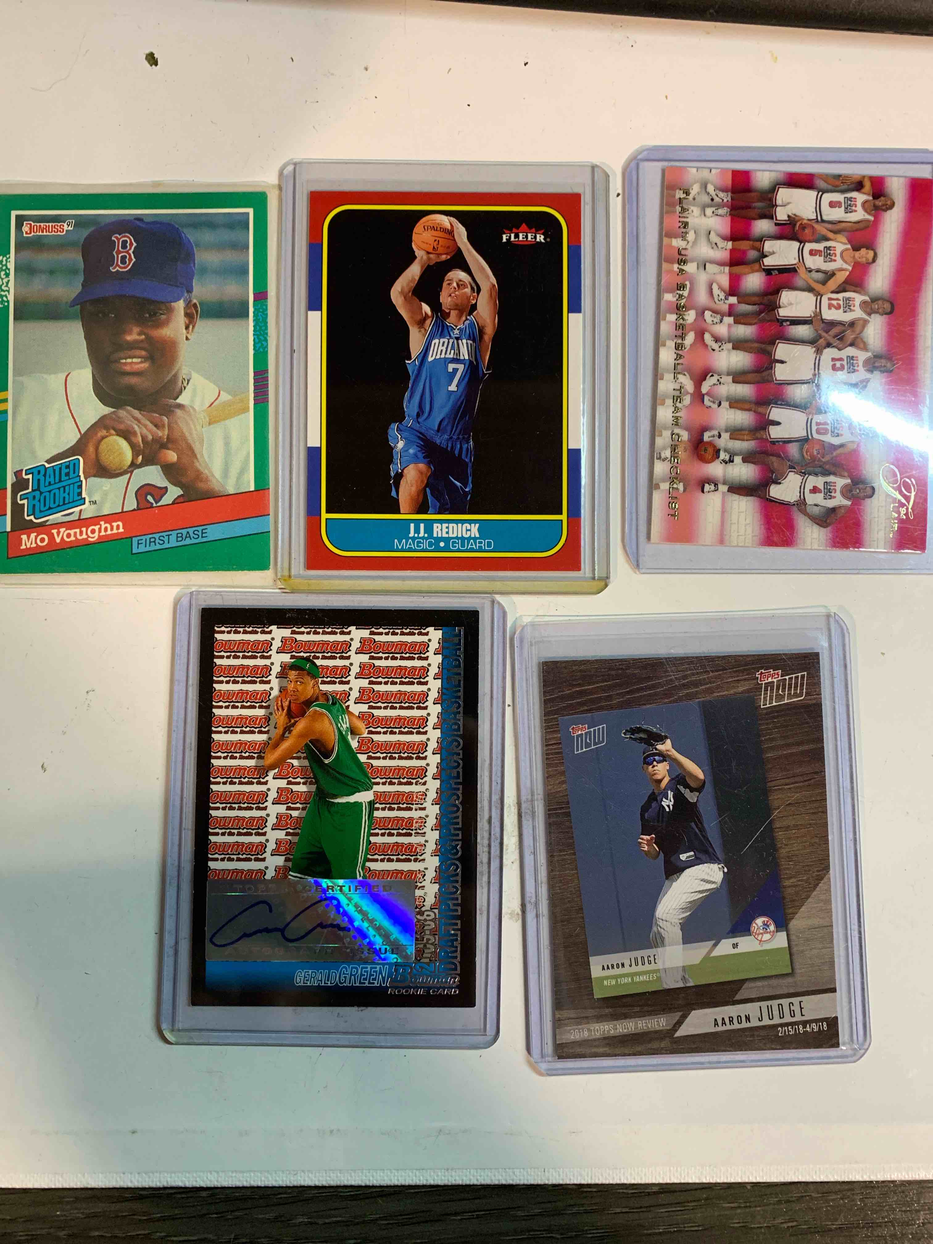 Condition photo showing Good Condition for Sport Card Lot 