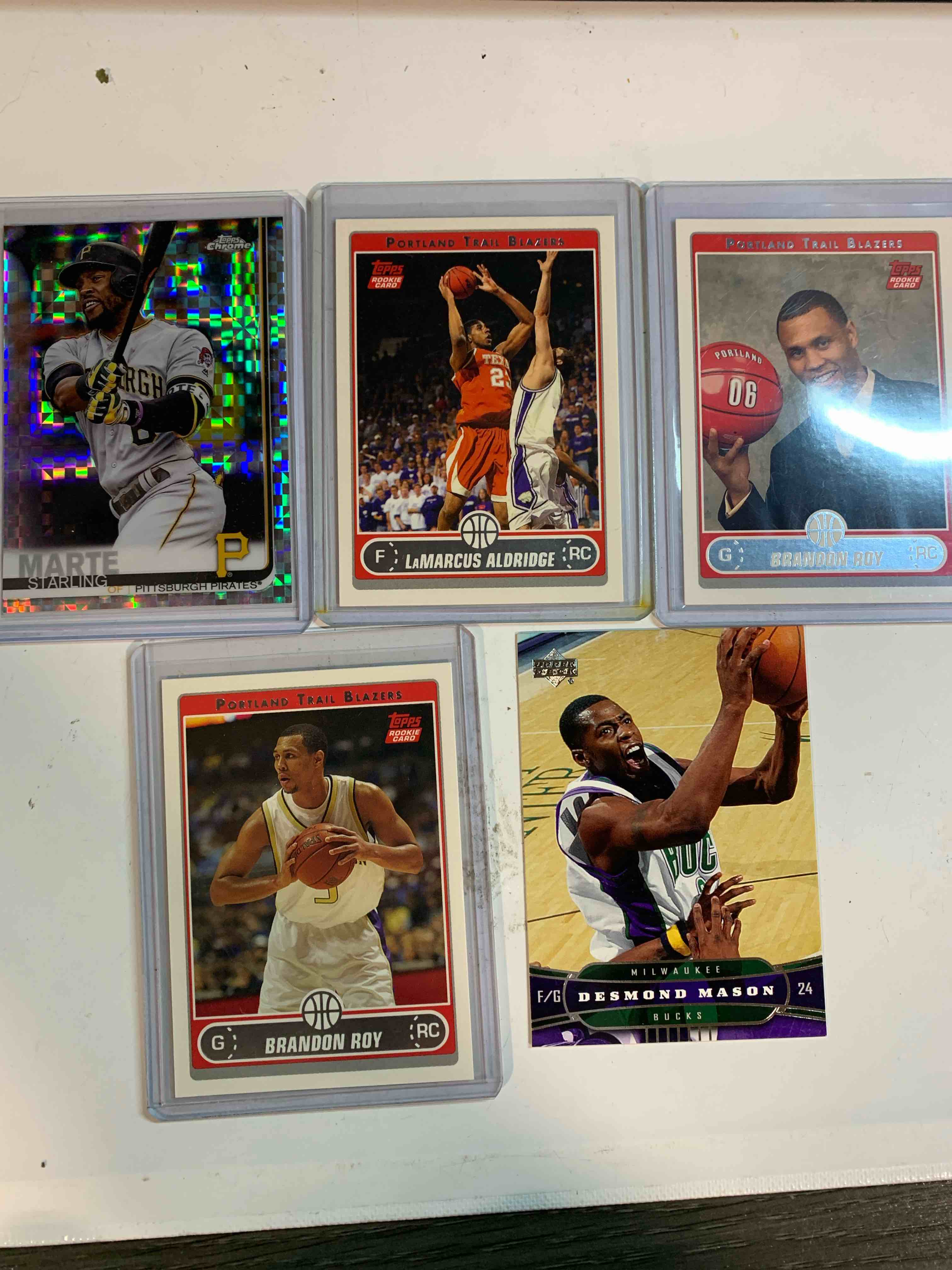 Condition photo showing Good Condition for Sport Card Lot 