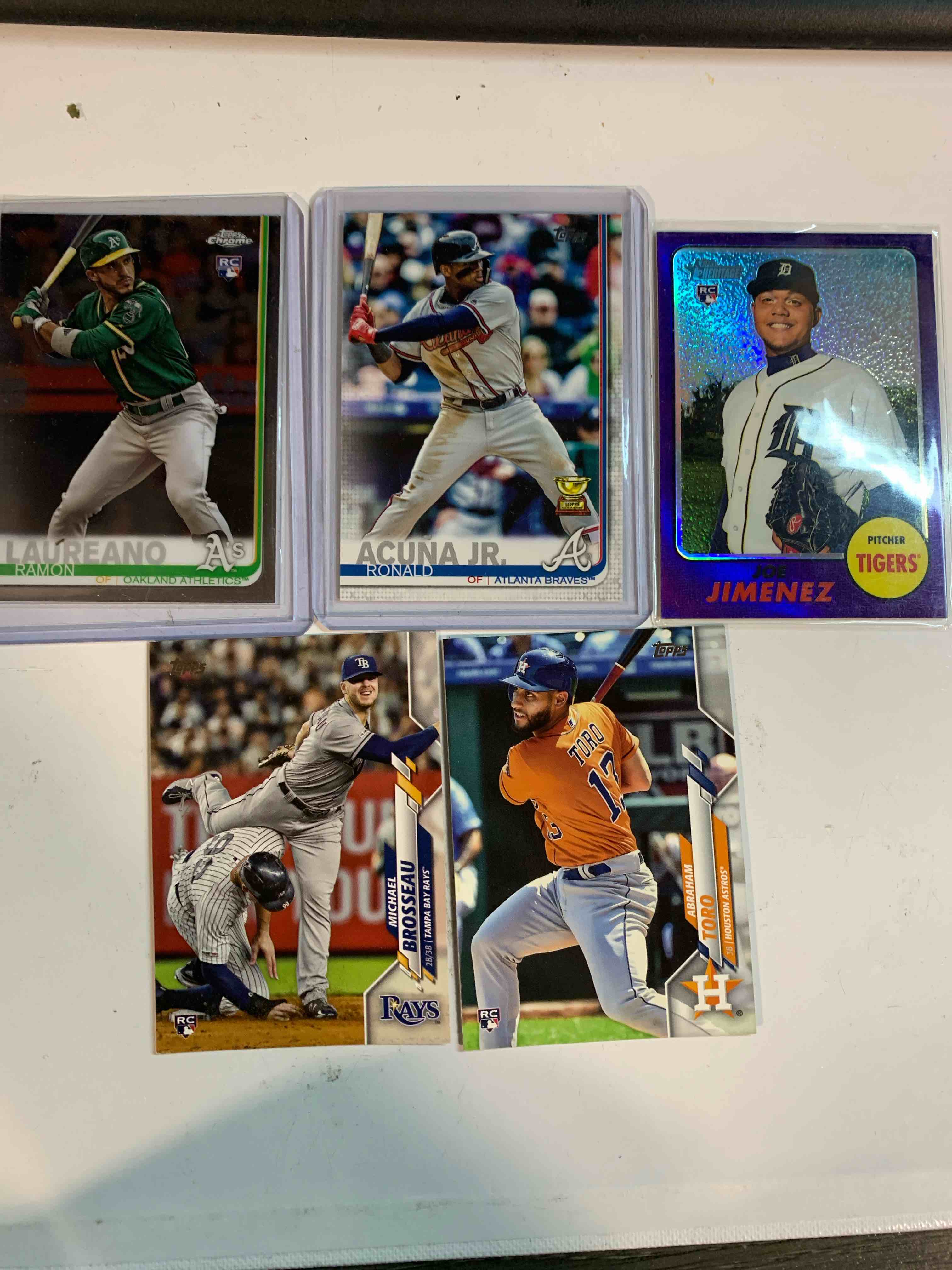 Condition photo showing Good Condition for Sport Card Lot 