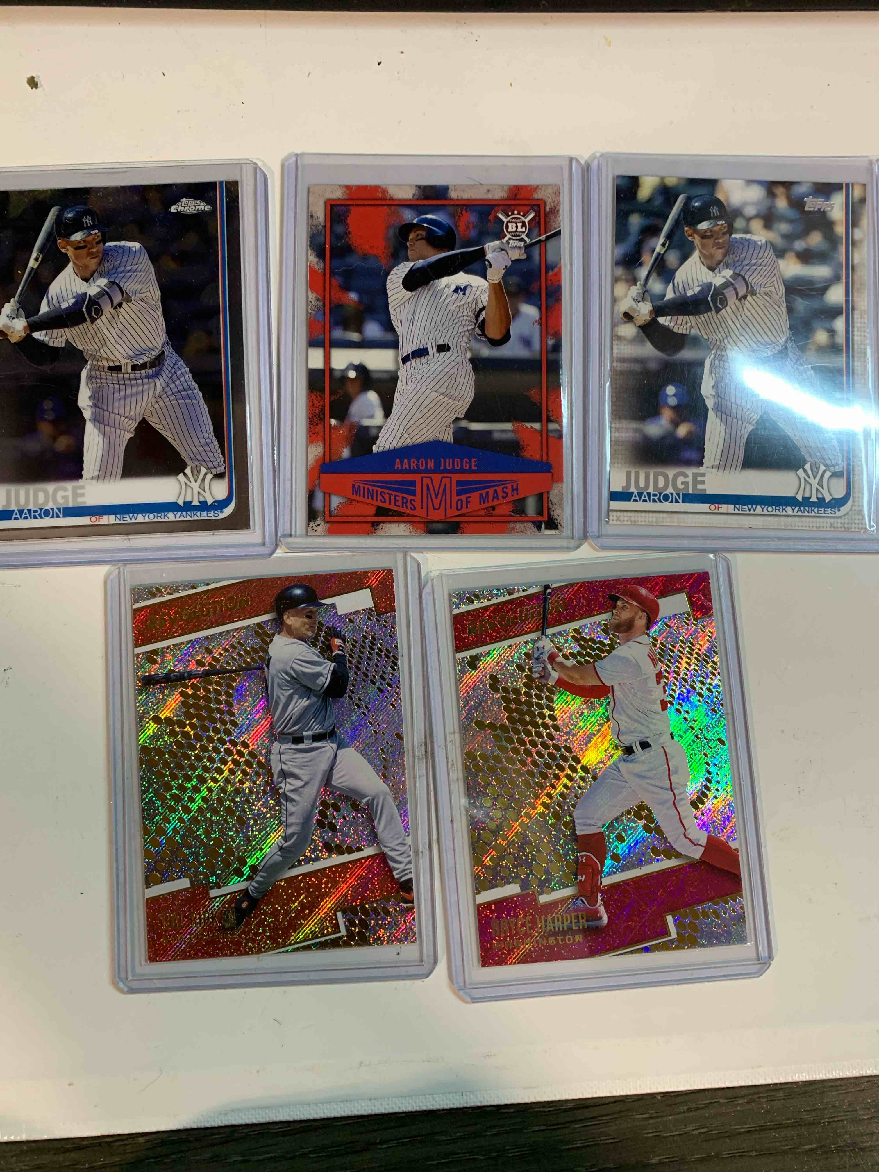 Condition photo showing Good Condition for Sport Card Lot 