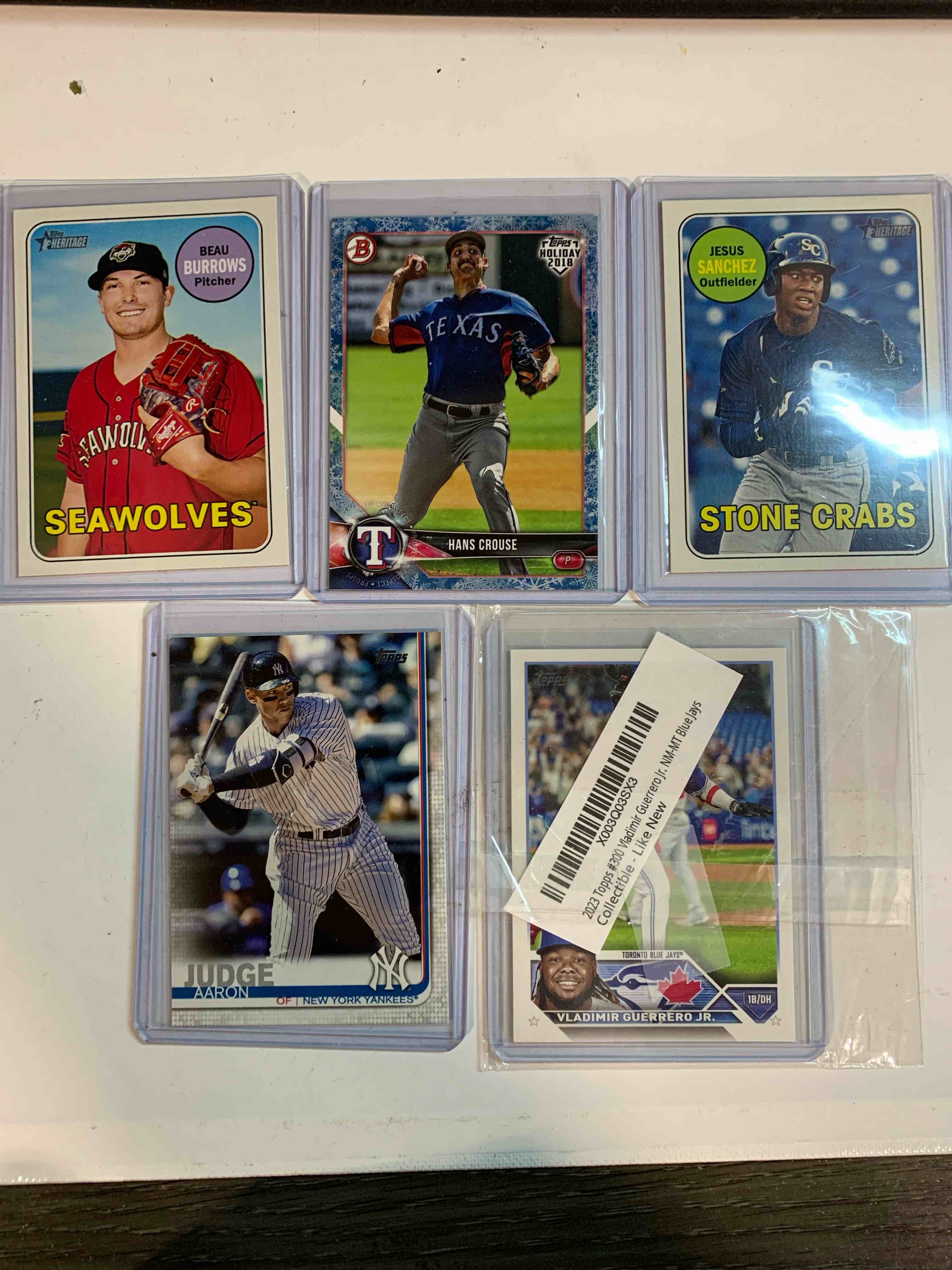 Condition photo showing Good Condition for Sport Card Lot 