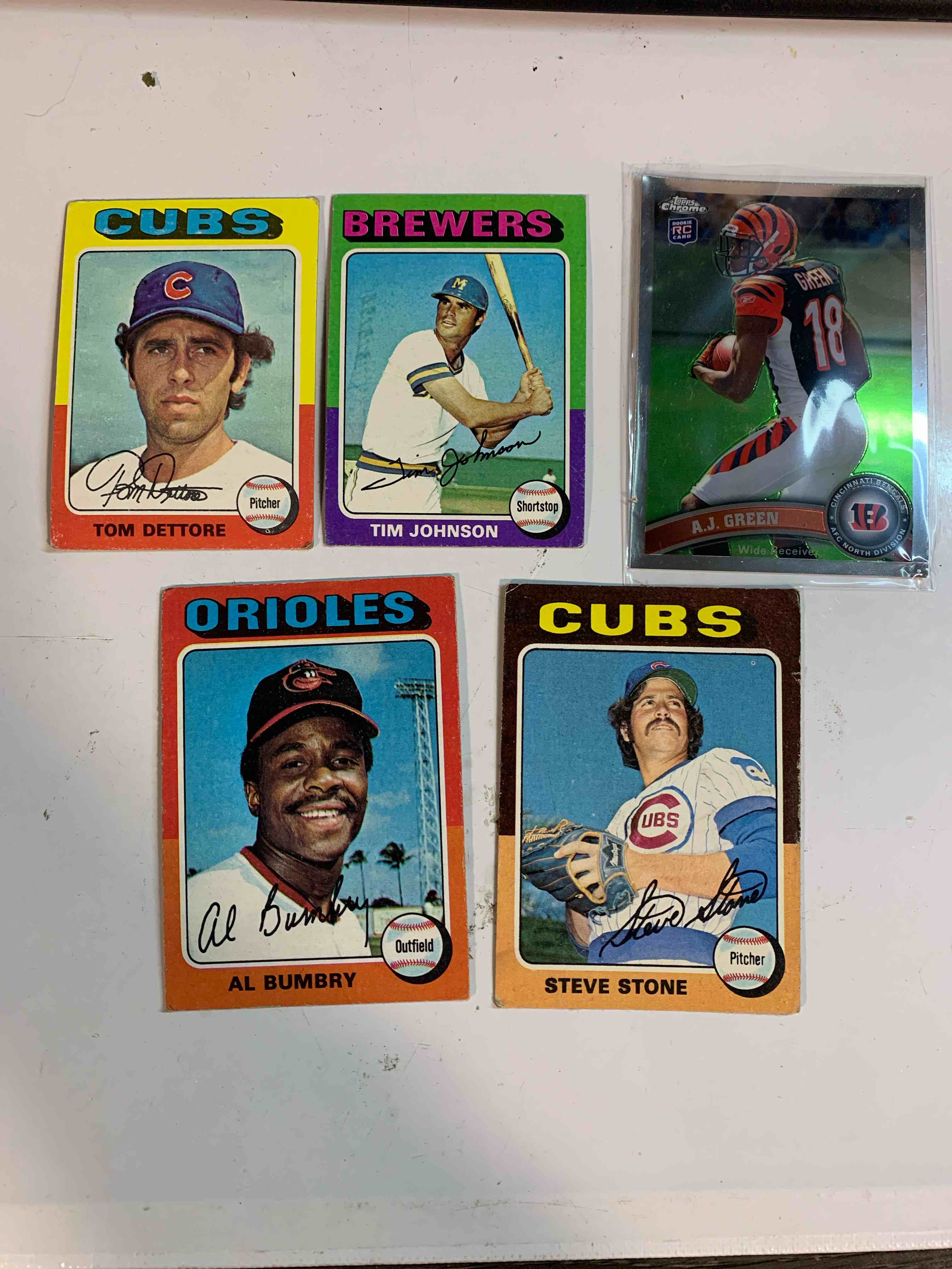 Condition photo showing Good Condition for Sport Card Lot 