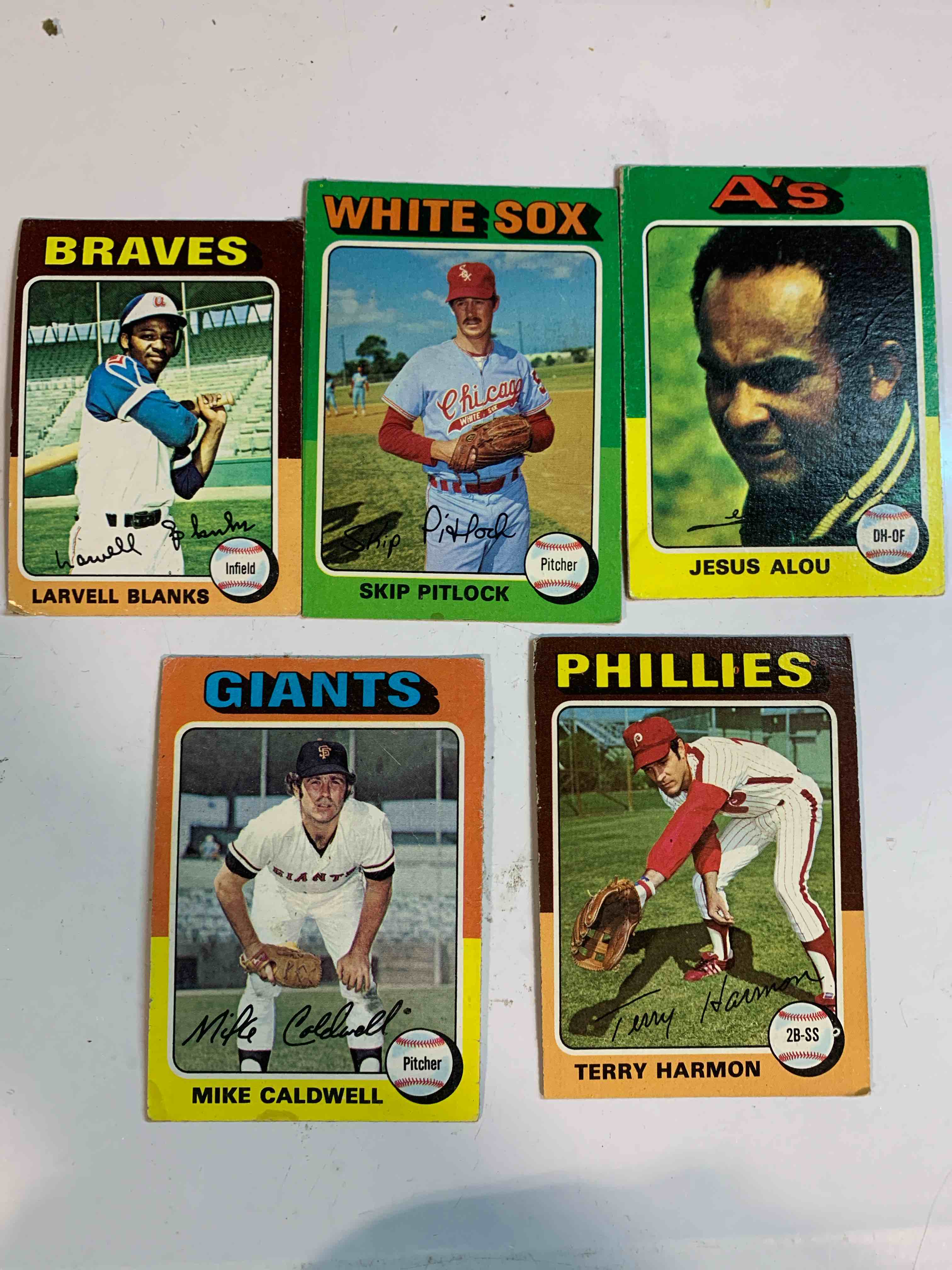 Condition photo showing Good Condition for Sport Card Lot 