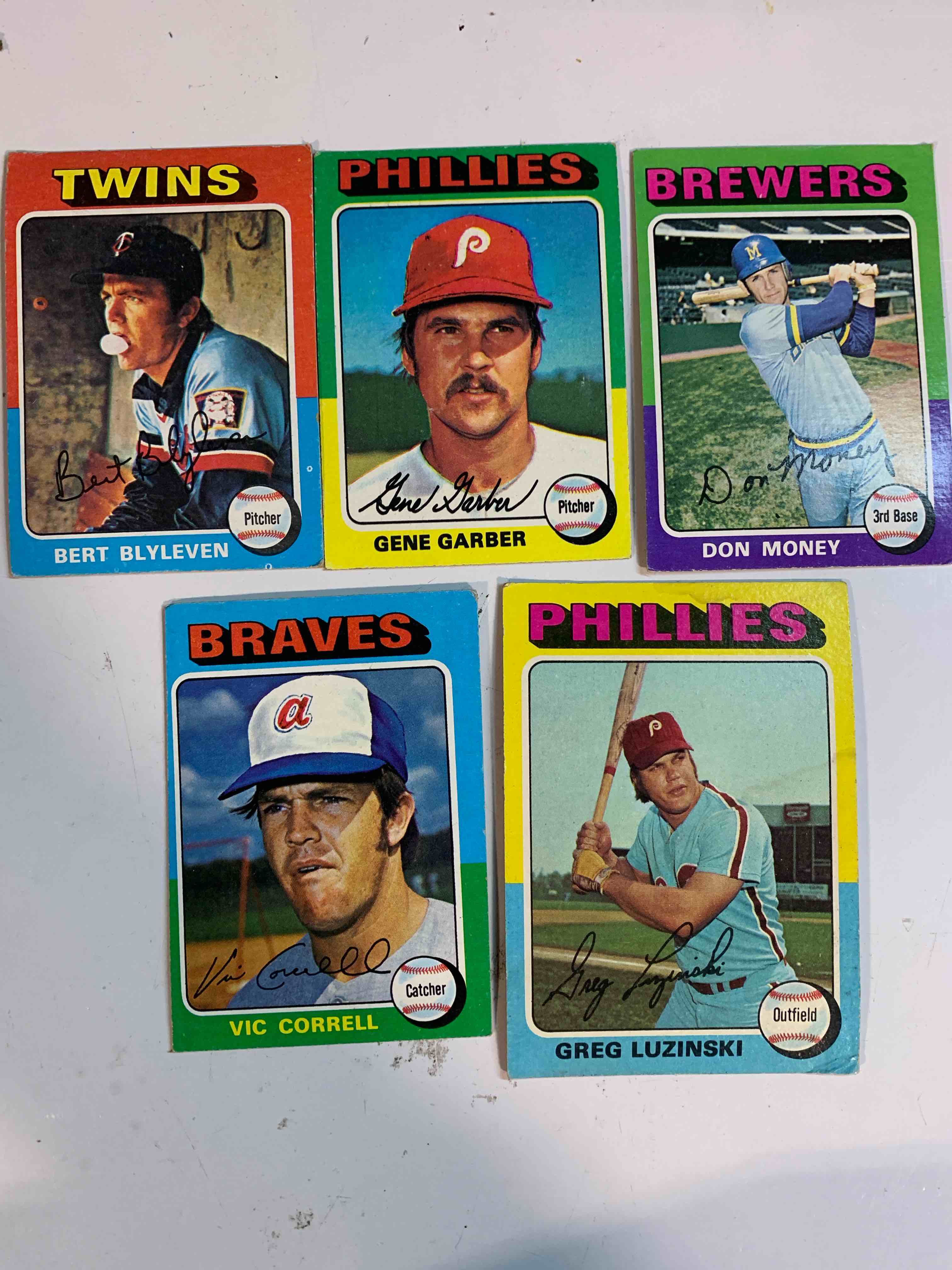 Condition photo showing Good Condition for Sport Card Lot 