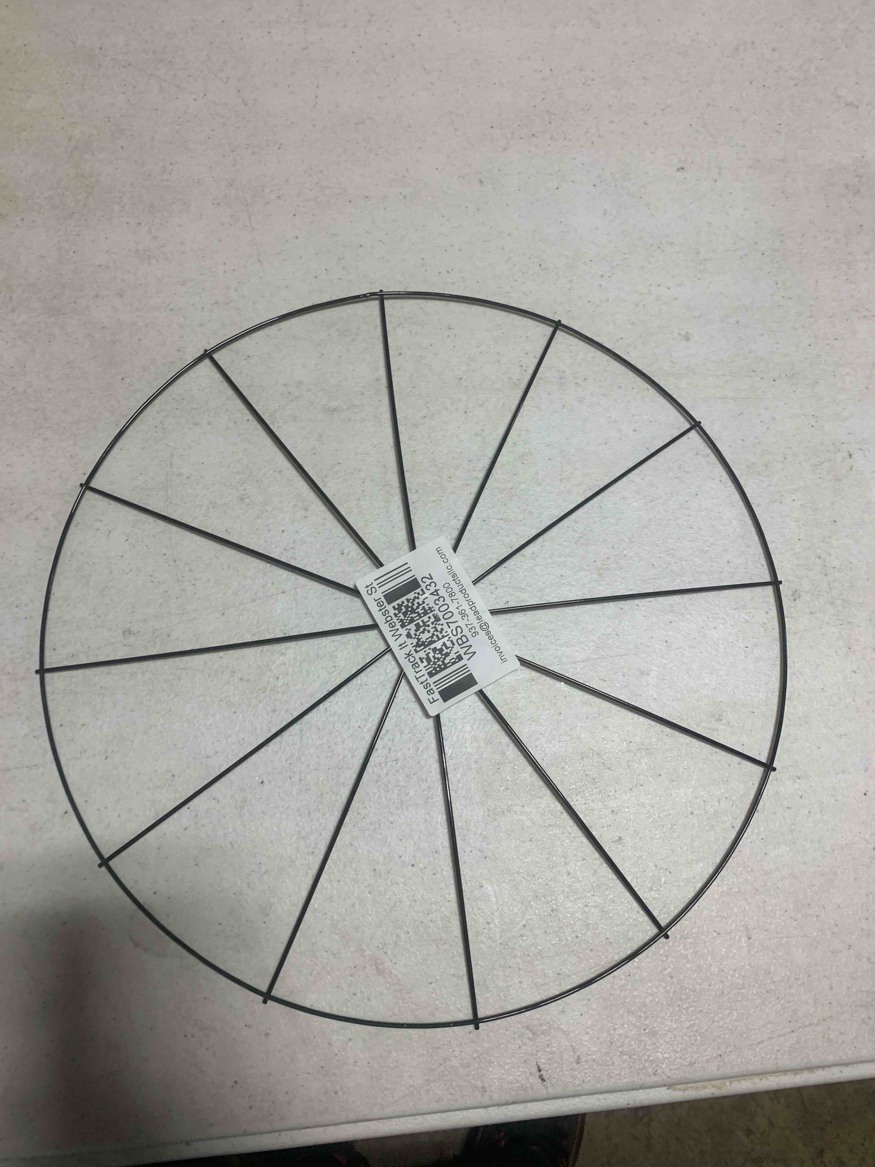 Condition photo showing New/Like New for bicycle wheel wreath ring