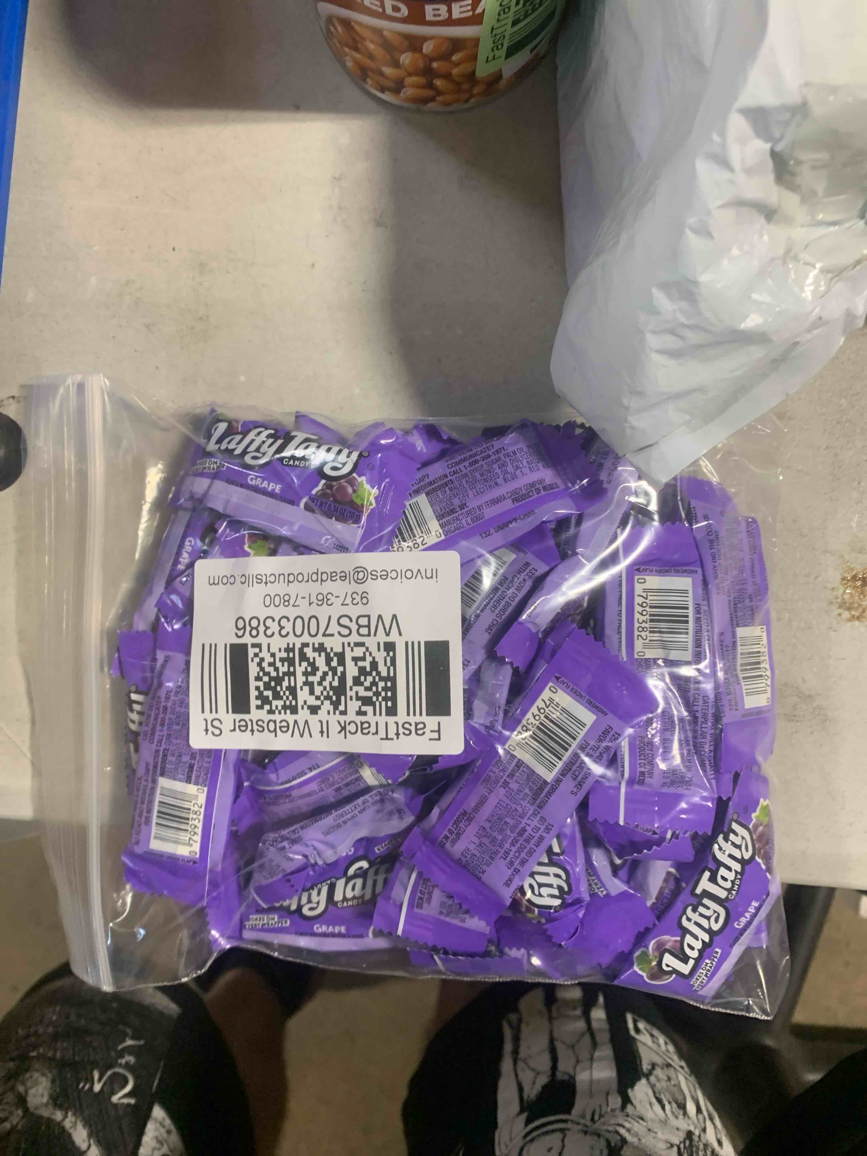 Condition photo showing New/Like New for 1 pound of Laffy taffy grape