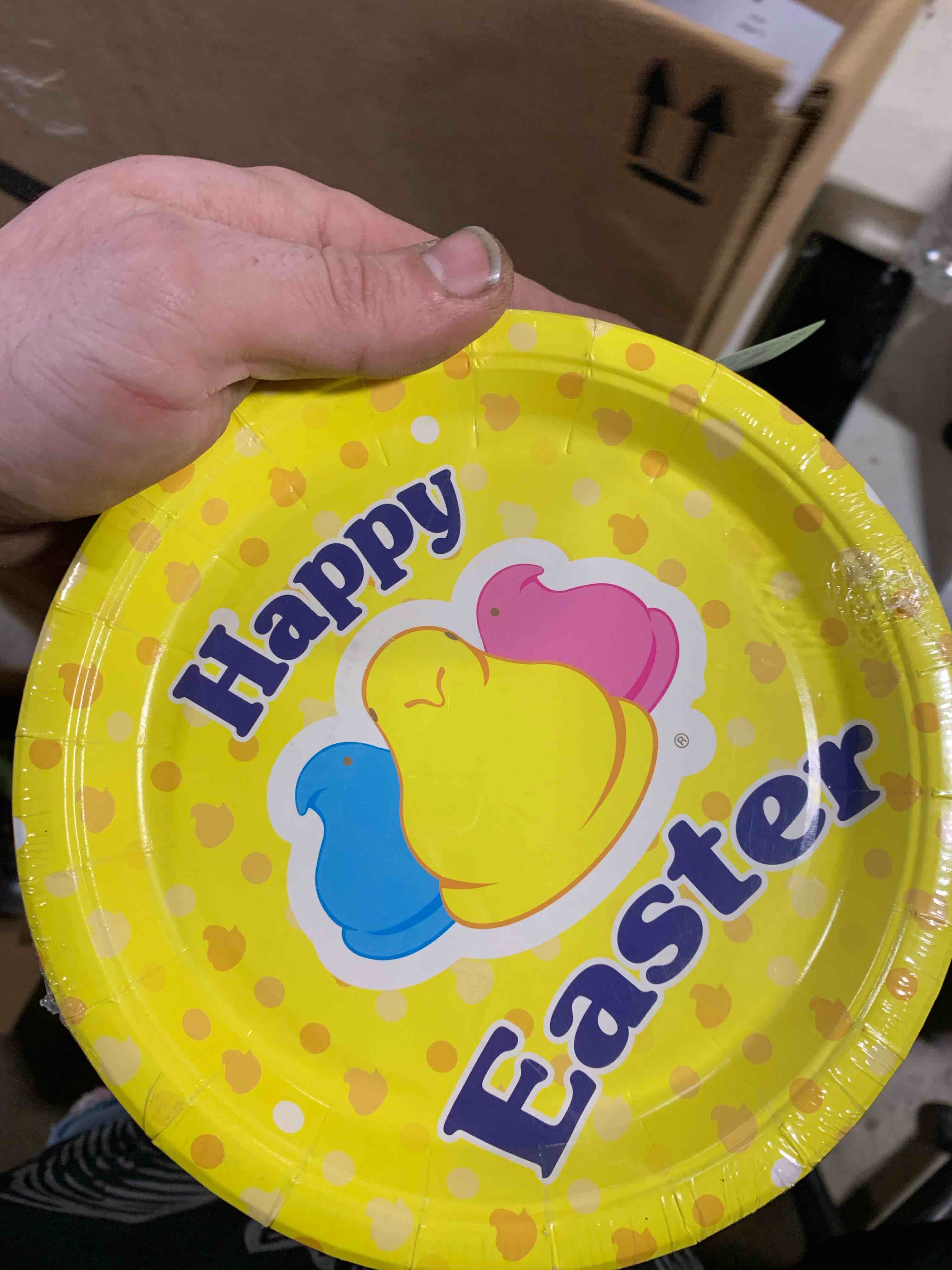 Condition photo showing New/Like New for yellow Easter peep plates 8ct 7”