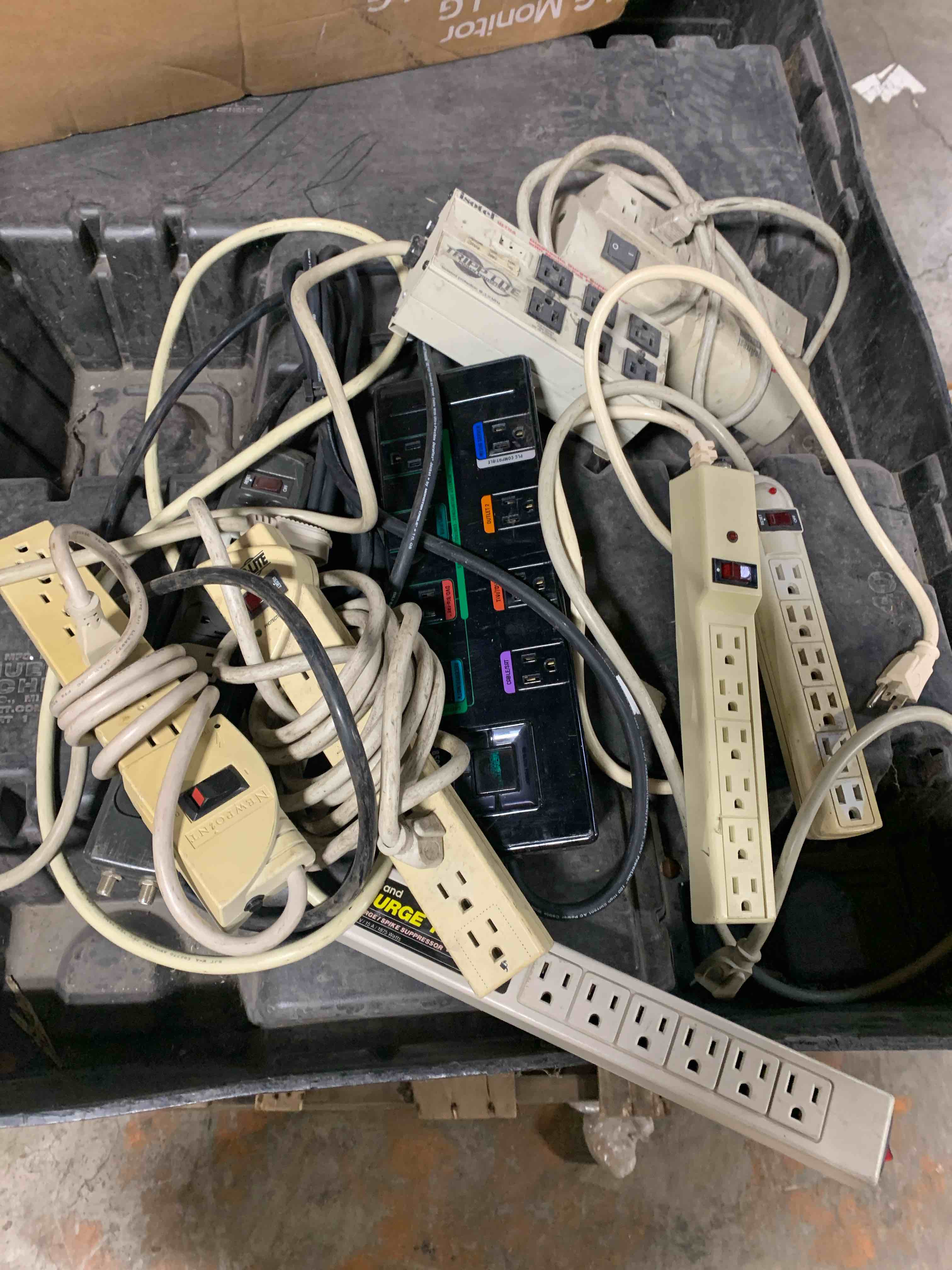 Condition photo showing Good Condition for 10- power strips  