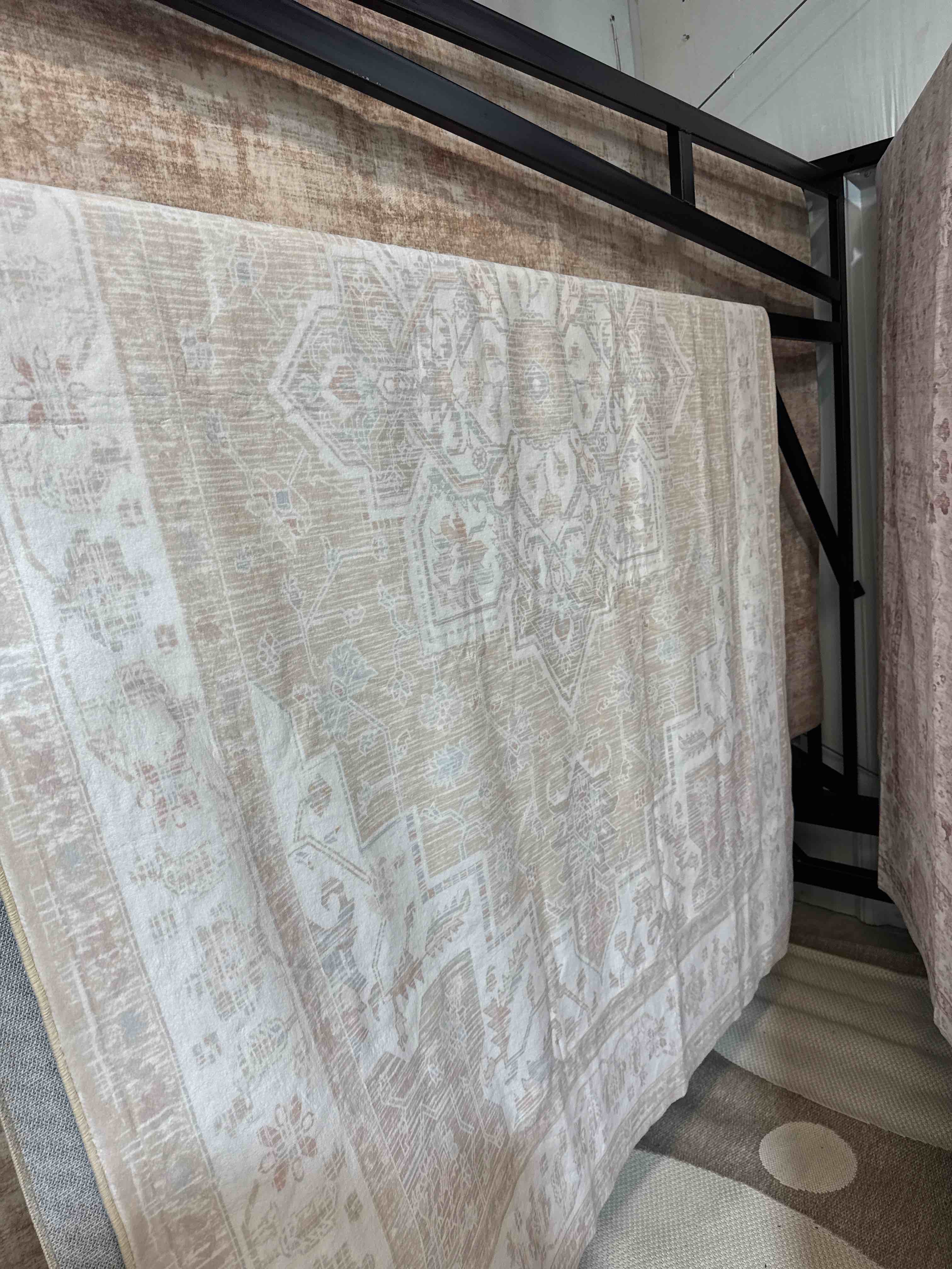 Area Rug 6’x10’ - Southwestern Feel - Tans - Blues - Pinks. Light colors