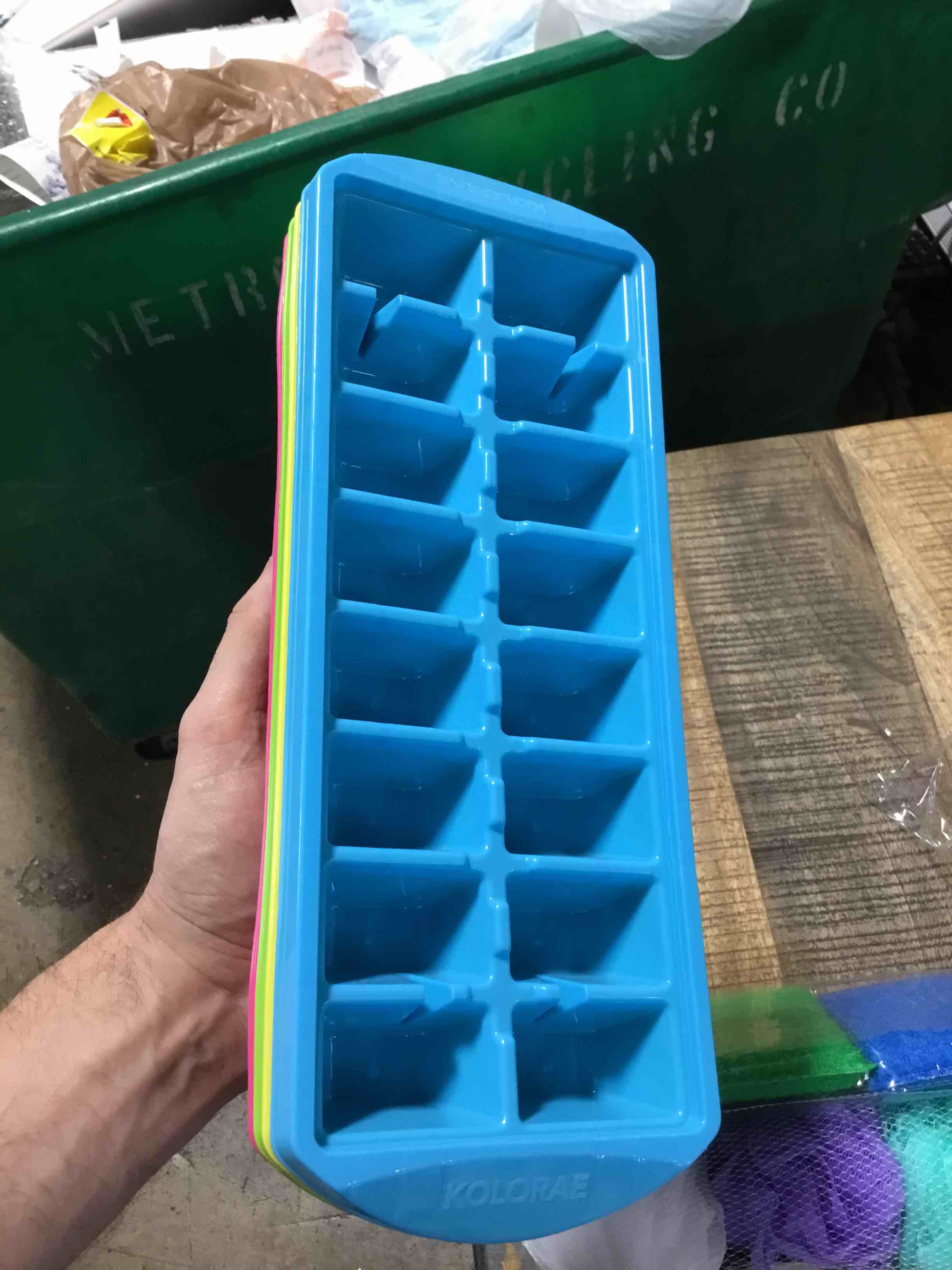 KOLORAE ICE CUBE TRAYS 4CT