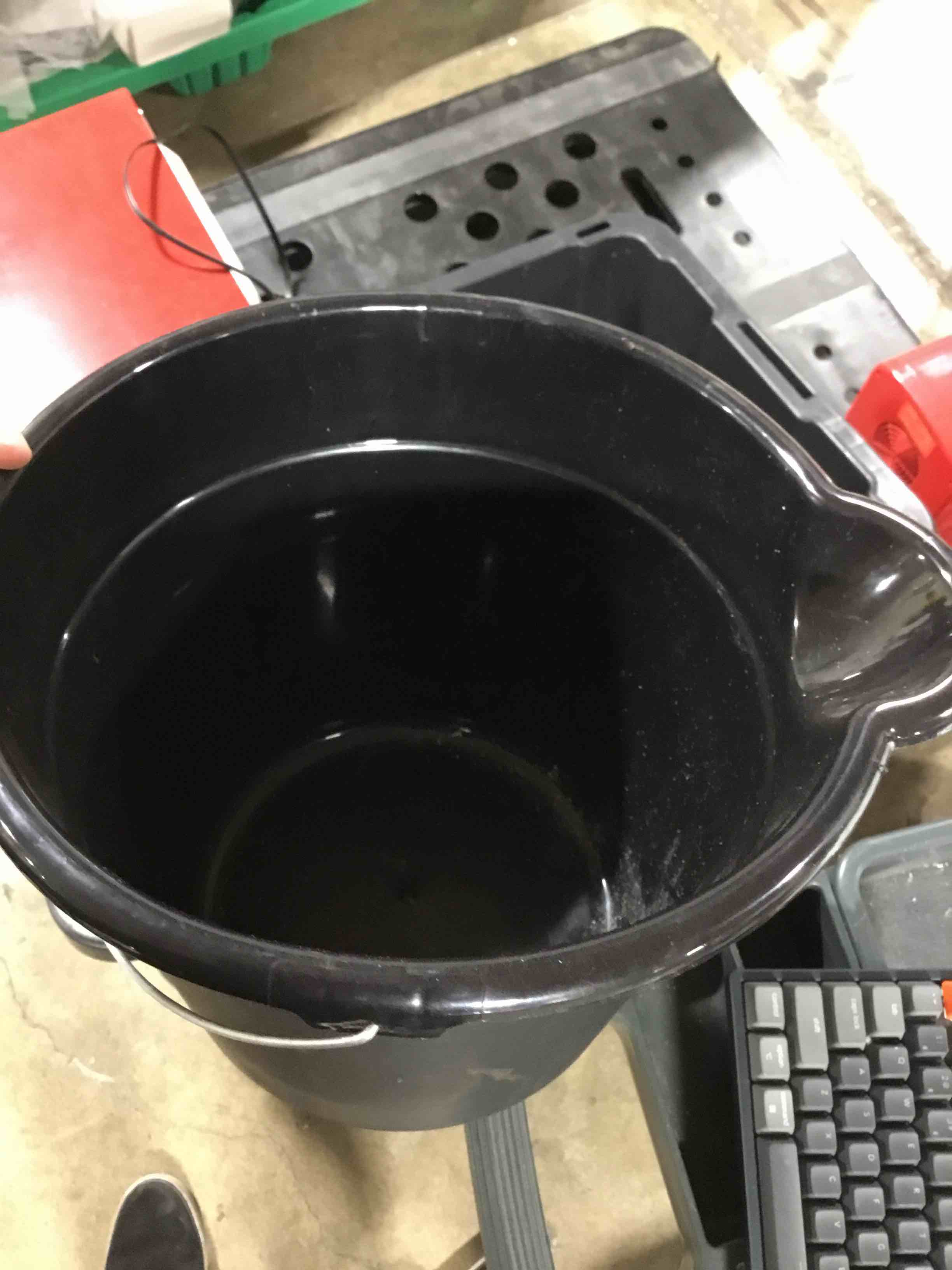 9qt/2.25gal Plastic Bucket, Black With Handle, Ships Free, Volume Discount