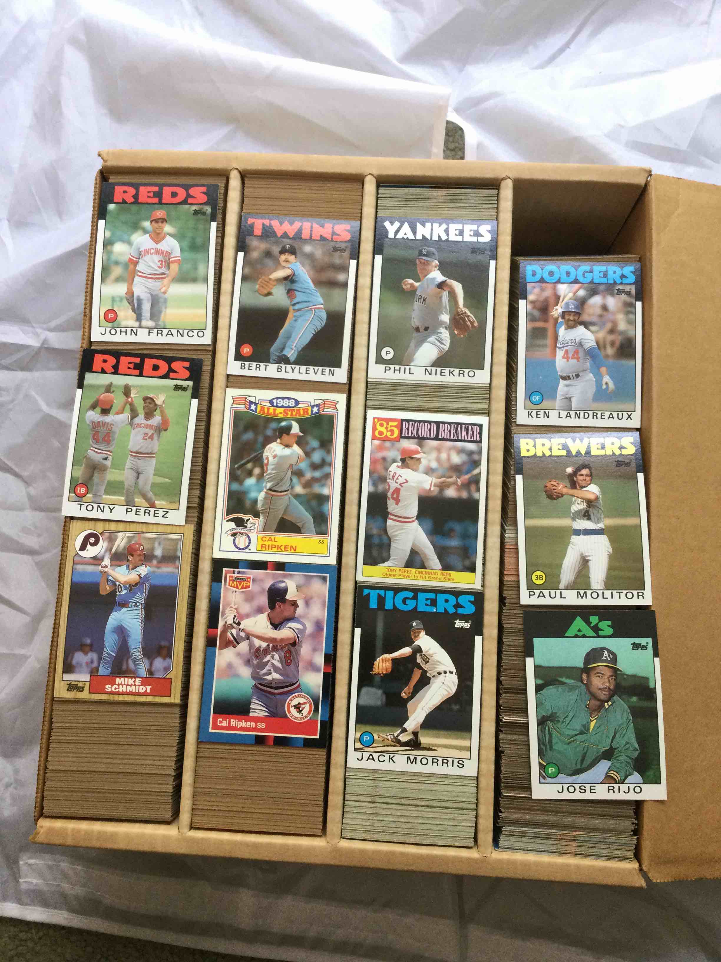 4 Row Box of Baseball Cards Approximately 3000 Cards