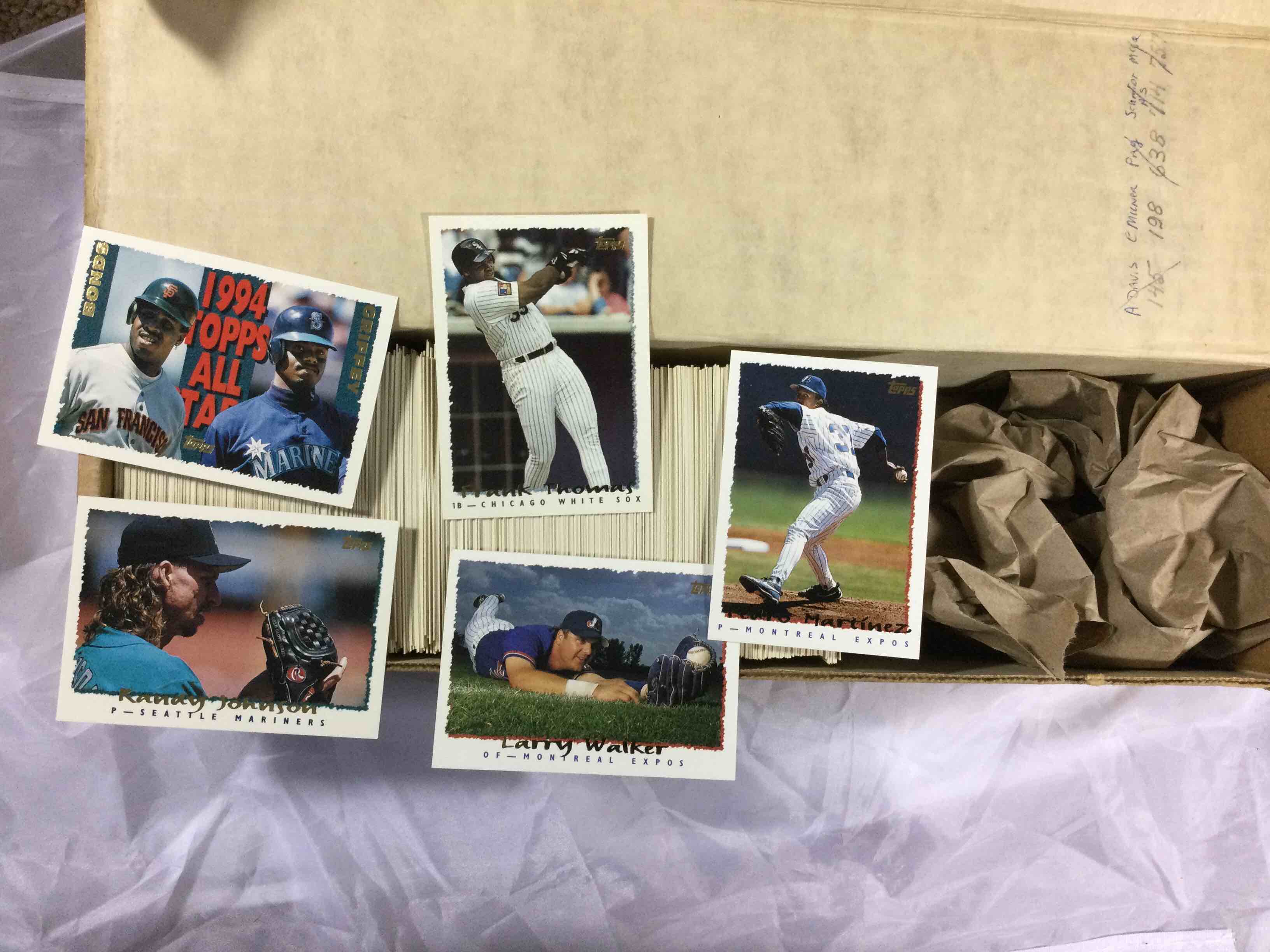 Box of 1995 Topps Baseball Cards