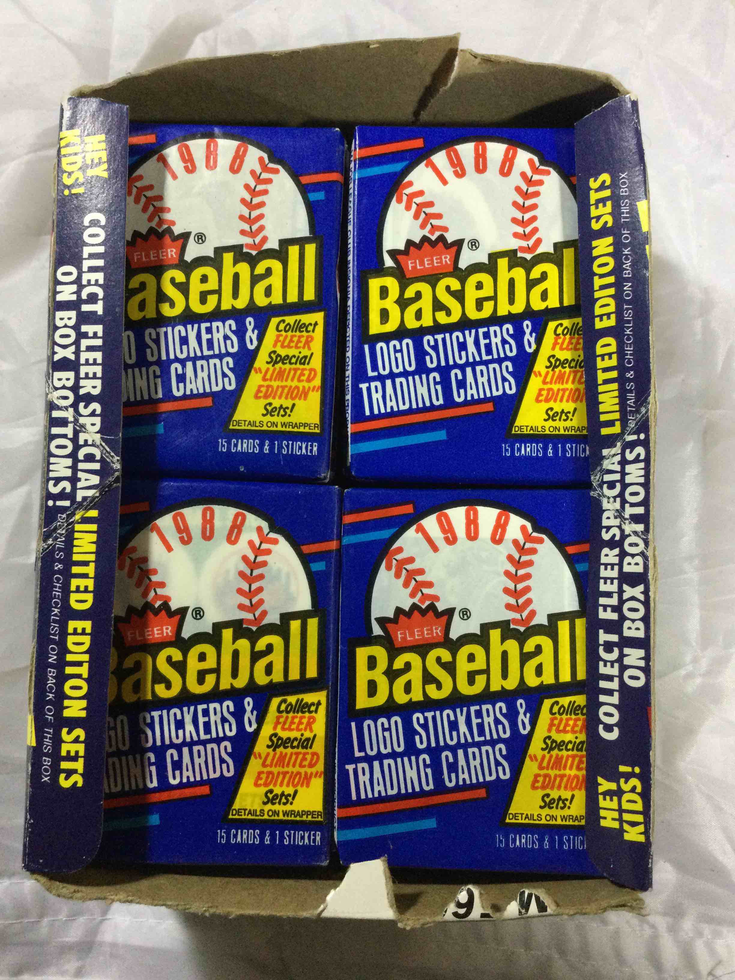 (32) Unopened Wax Packs of 1988 Fleer Baseball 