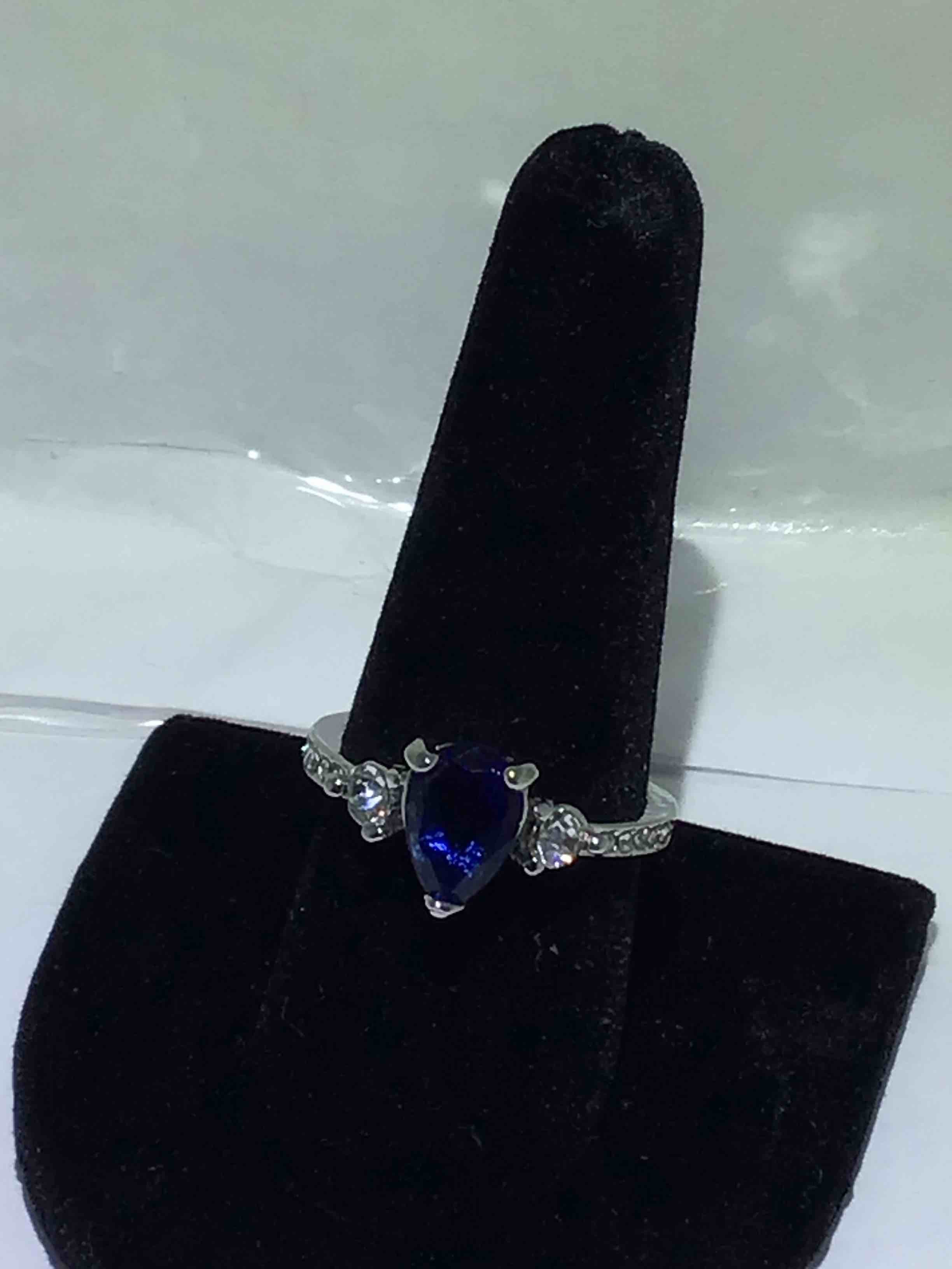 Beautiful - 925 Silver Plated - Blue/White Sapphire Ring - size - 9 