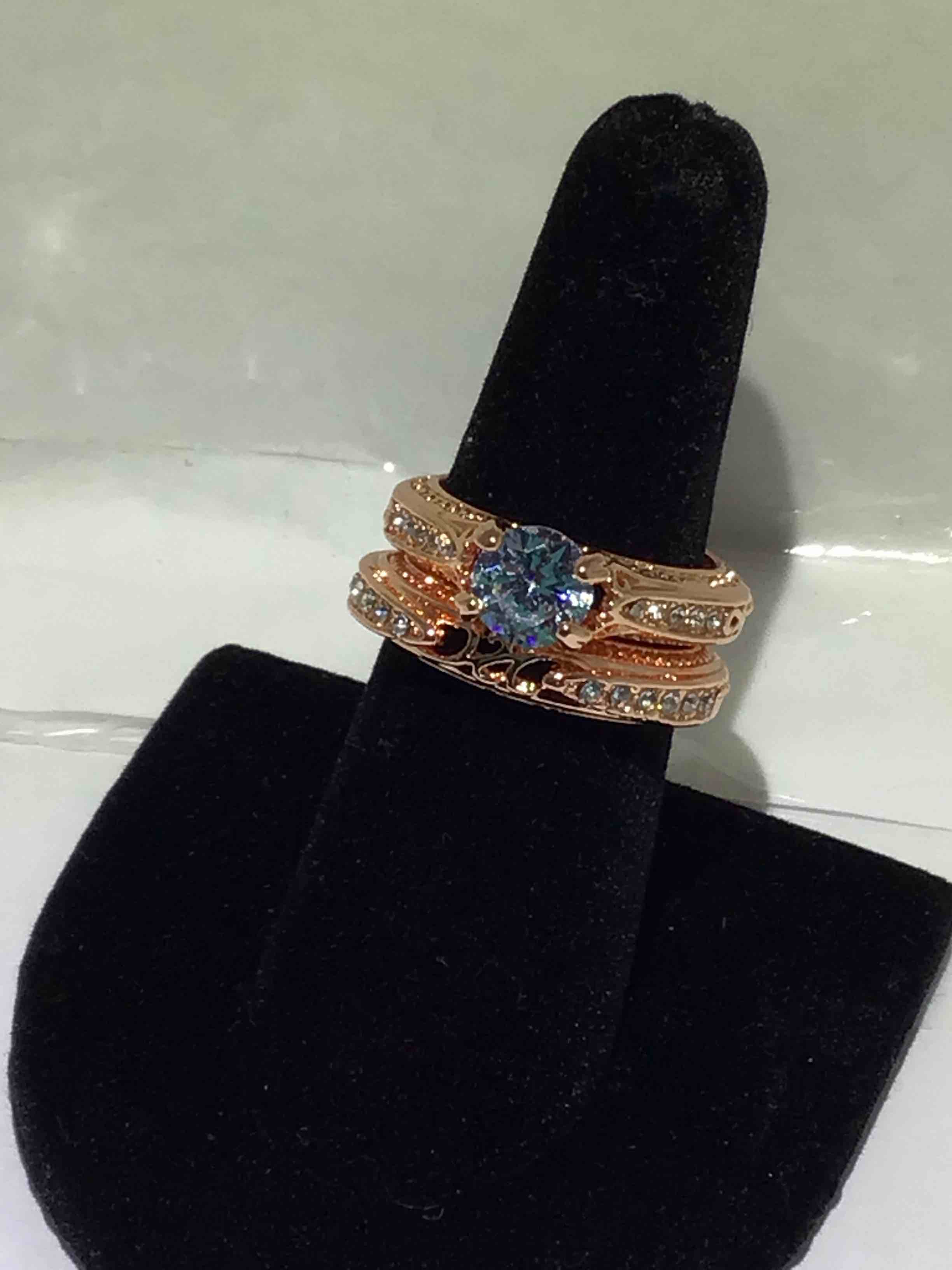 Unique - Rose Gold Plated - Multi Stone Sapphire Ring Set - size - 7 