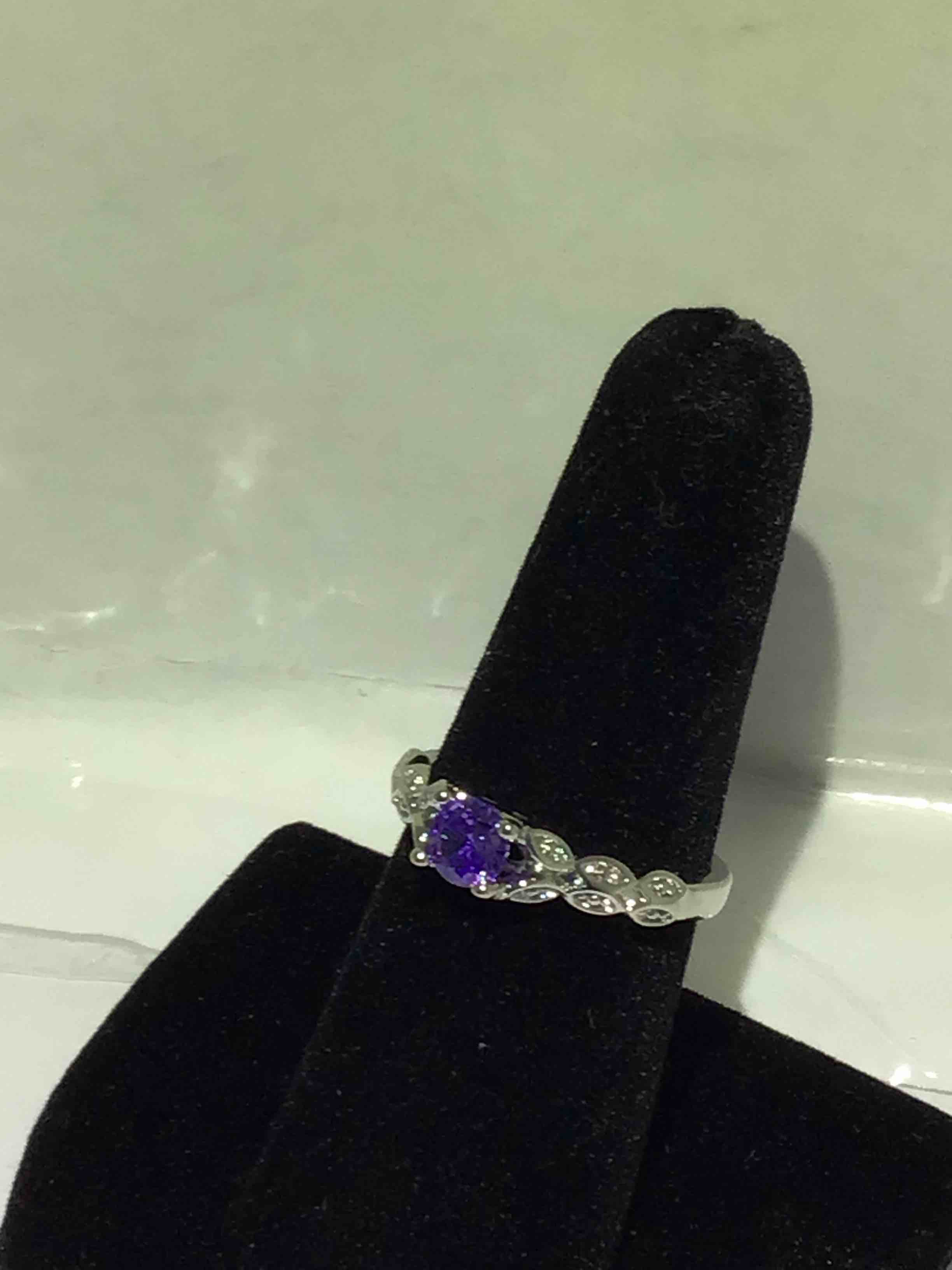 Beautiful - 925 Silver Plated - Amethyst/Sapphire Ring - size - 7 