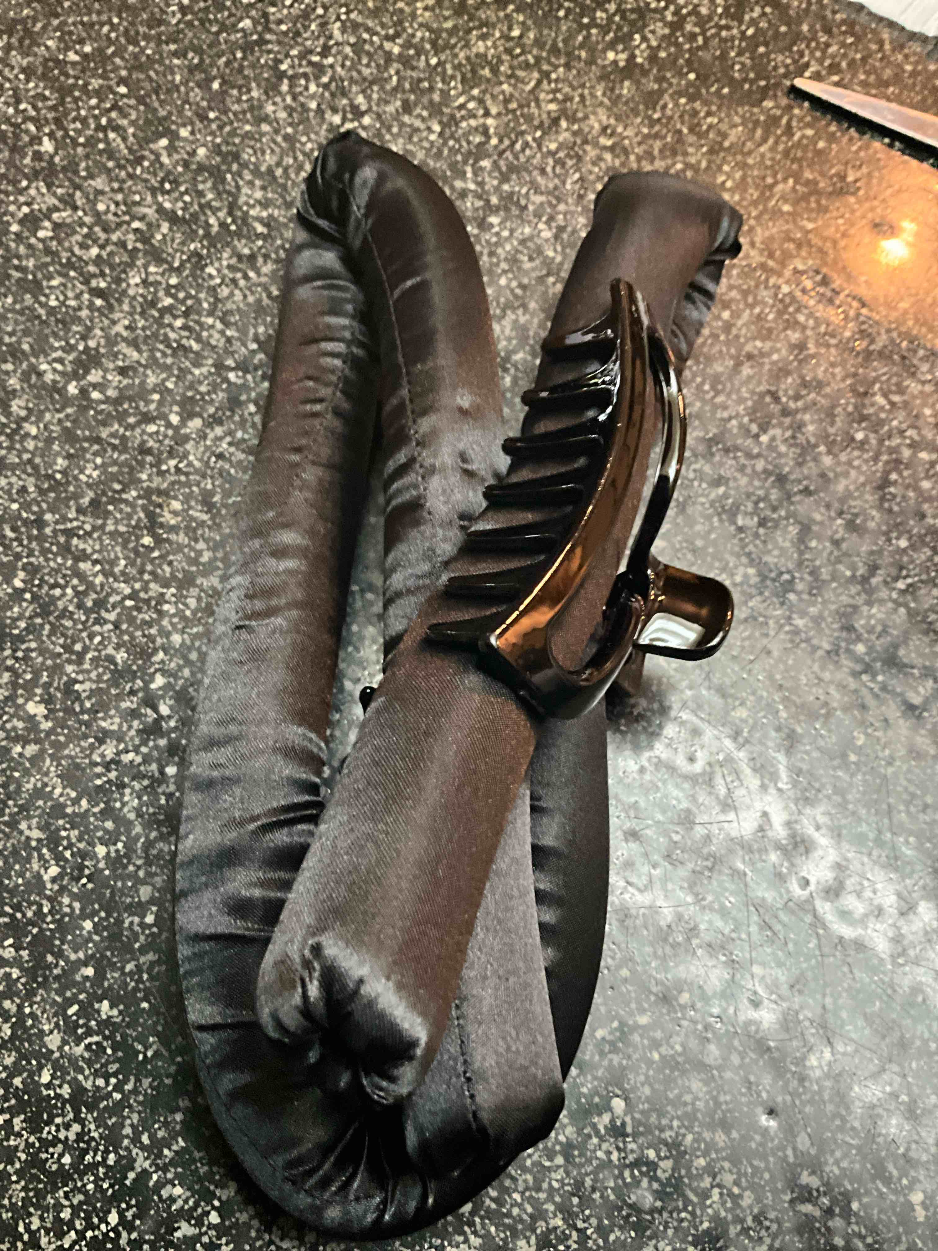 Heatless Curling Rod Headband No Heat Silk Ribbon Curling Rod Hair Roller Curls with Hair Claw Clip Lazy Natural Soft Wave DIY Hair Rollers Styling Tool for Sleep in Overnight (Black)