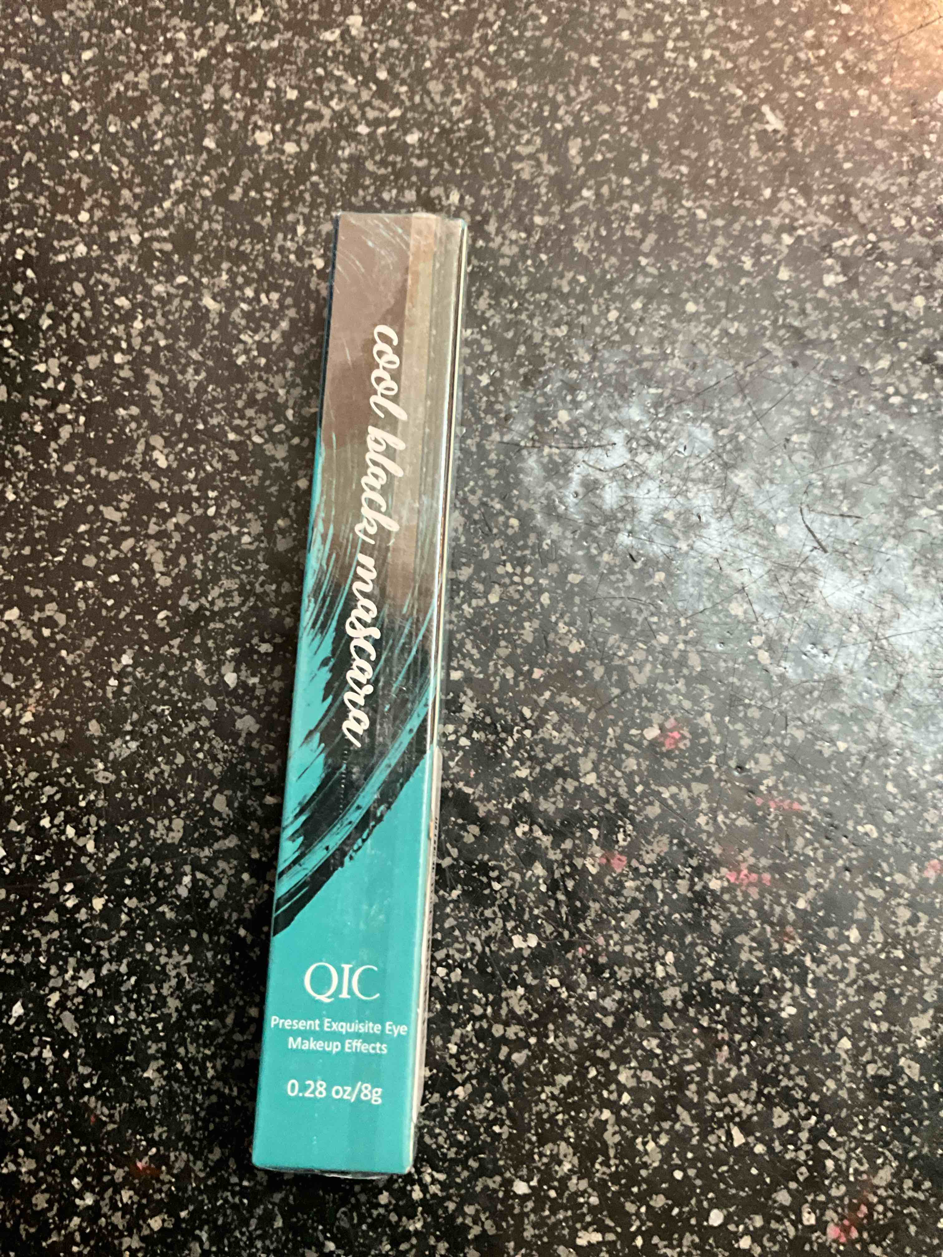 QIC - present exquisite eye makeup effects - Cool Black Mascara