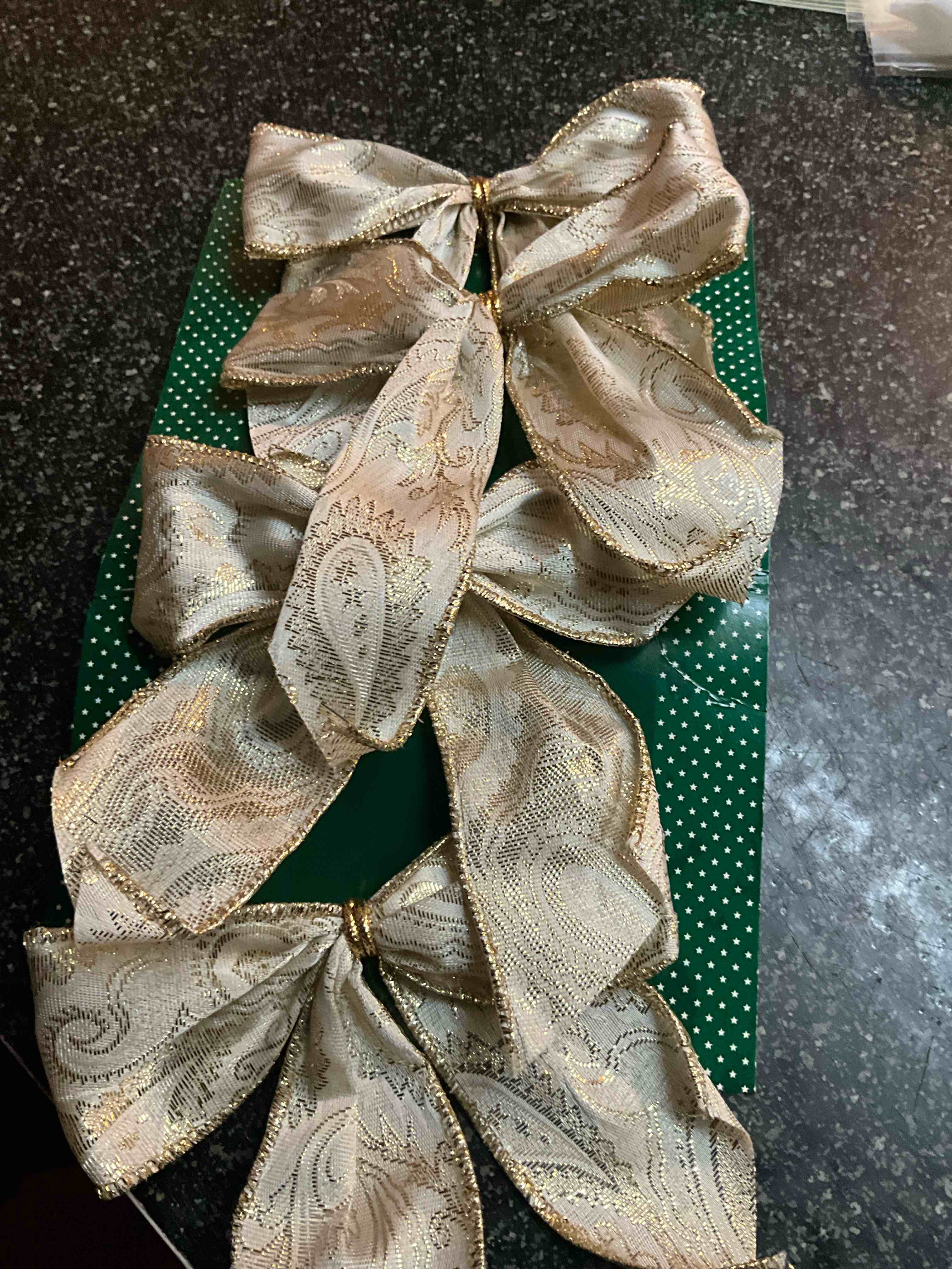 Tree/Decorative Bows - 4 count 